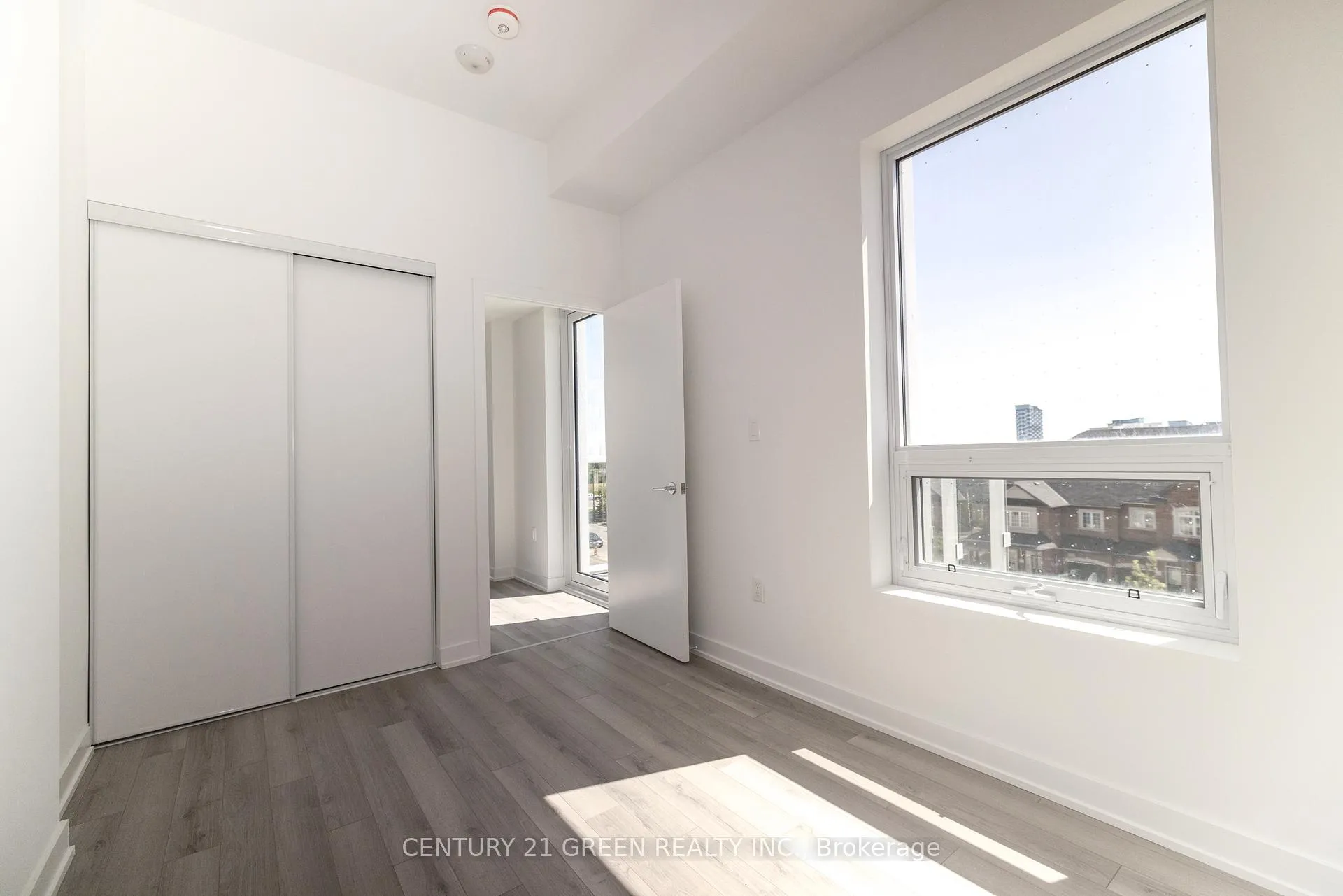 Photo 8 of Unit 524, 1005 Dundas Street E, Oakville, Joshua Meadows — HOMEH
