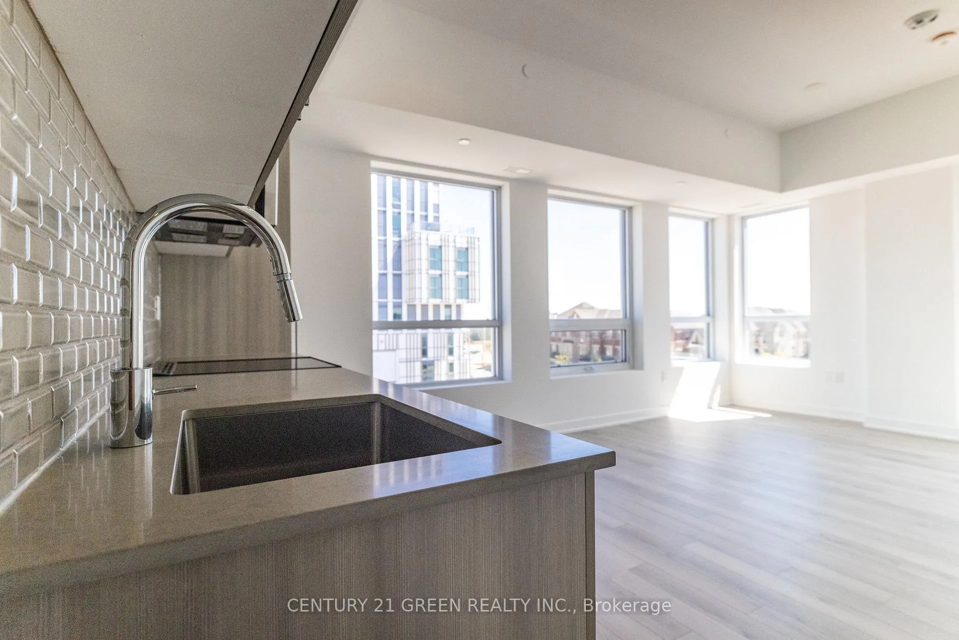 Photo 12 of Unit 524, 1005 Dundas Street E, Oakville, Joshua Meadows — HOMEH