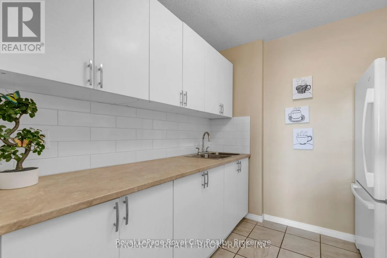 Photo 11 of Unit 906, 358 Waterloo Avenue, Guelph, Junction/Onward Willow — HOMEH