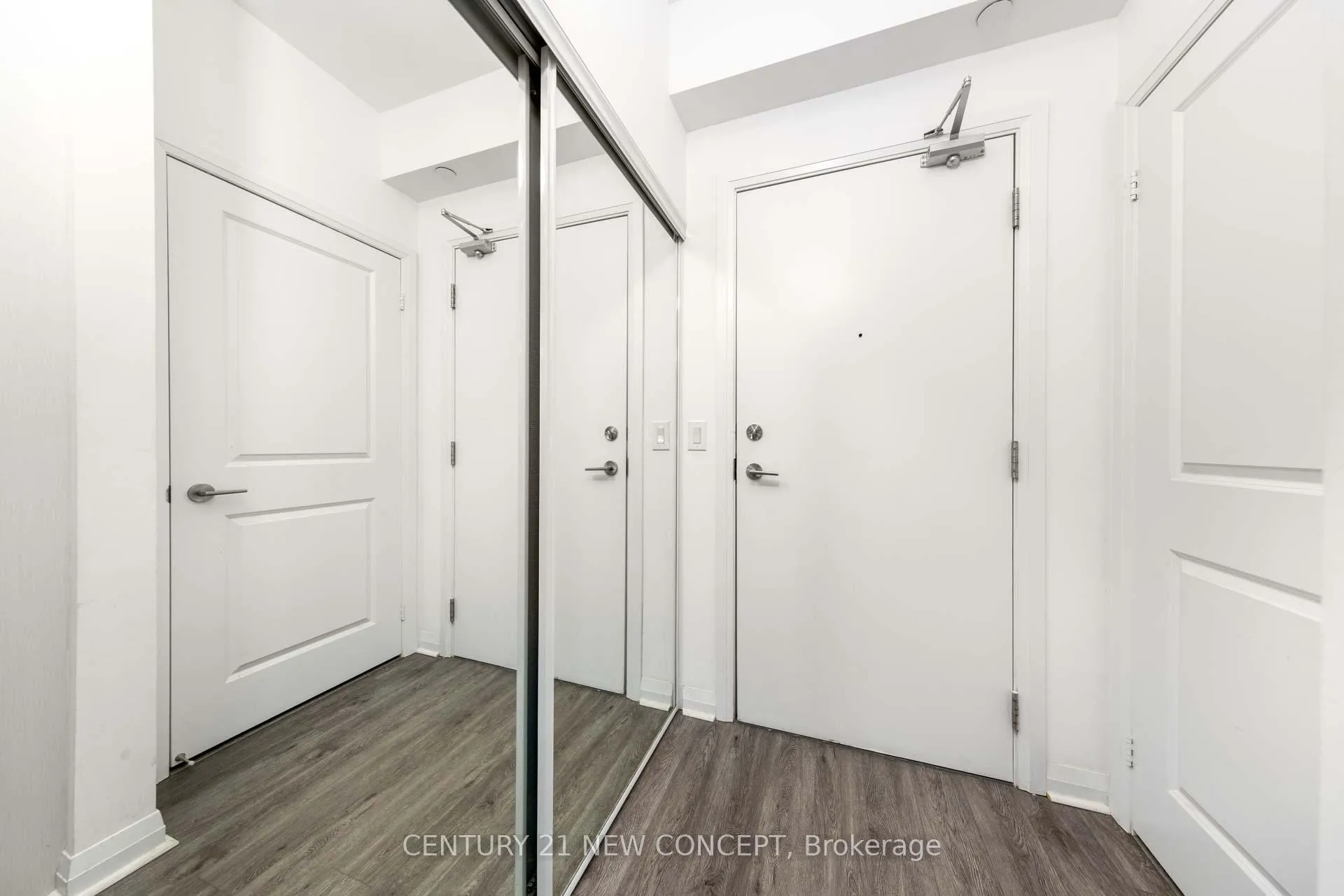 Photo 2 of Unit 409, 55 Oneida Crescent, Richmond Hill, Langstaff — HOMEH