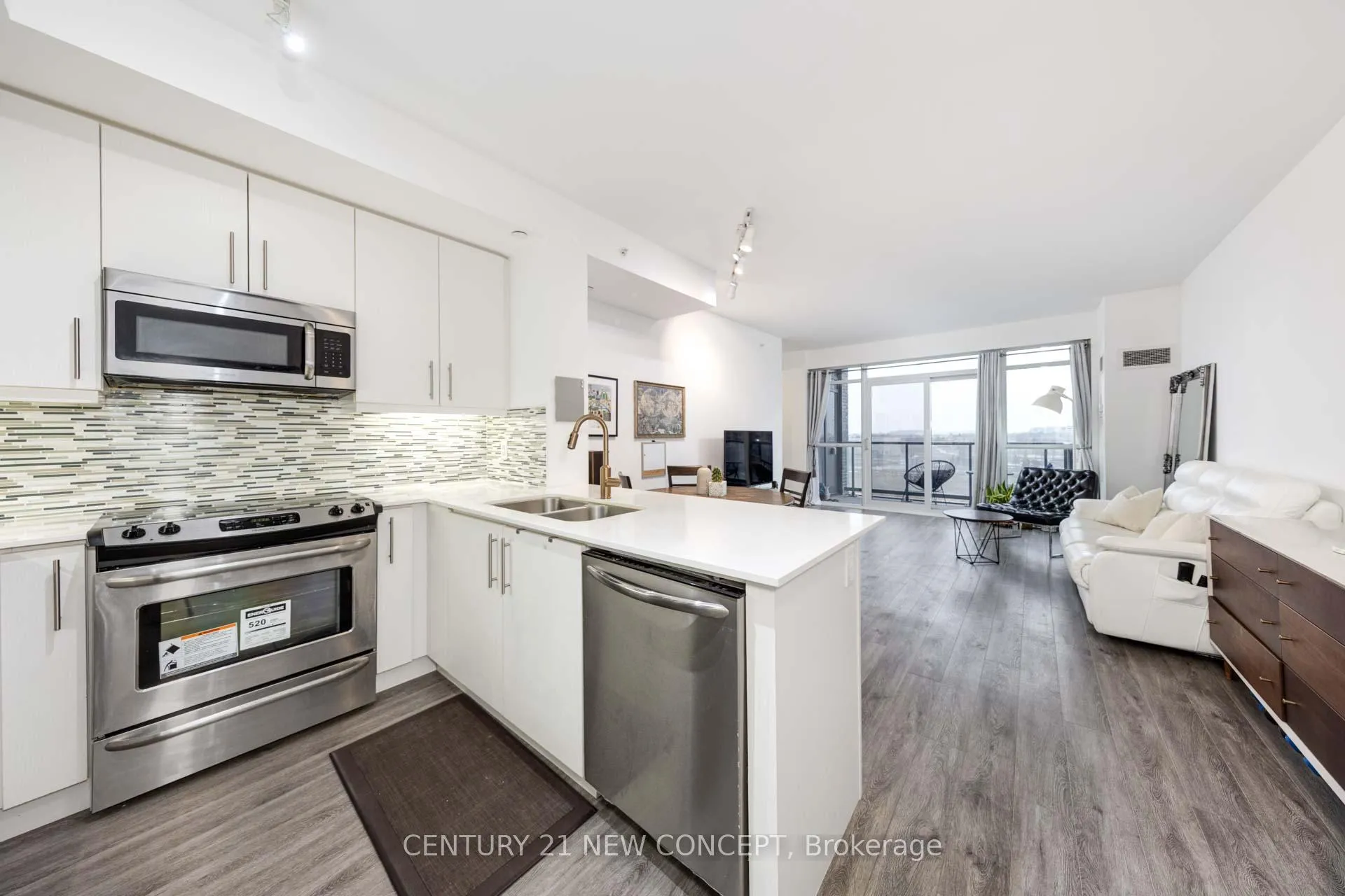 Photo 6 of Unit 409, 55 Oneida Crescent, Richmond Hill, Langstaff — HOMEH