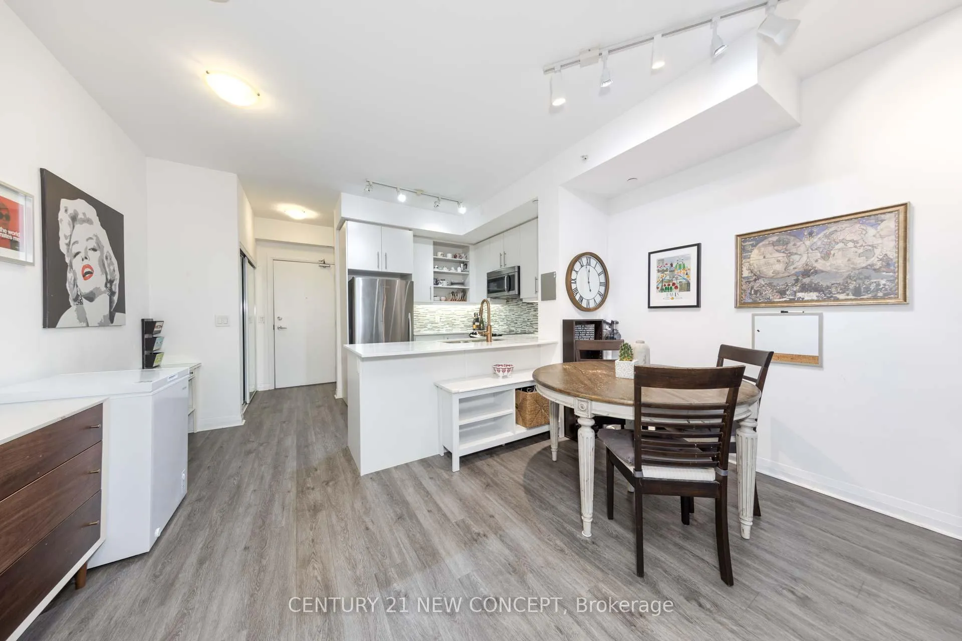 Photo 7 of Unit 409, 55 Oneida Crescent, Richmond Hill, Langstaff — HOMEH