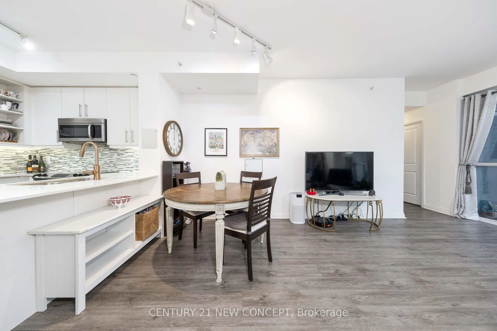 Photo 8 of Unit 409, 55 Oneida Crescent, Richmond Hill, Langstaff — HOMEH