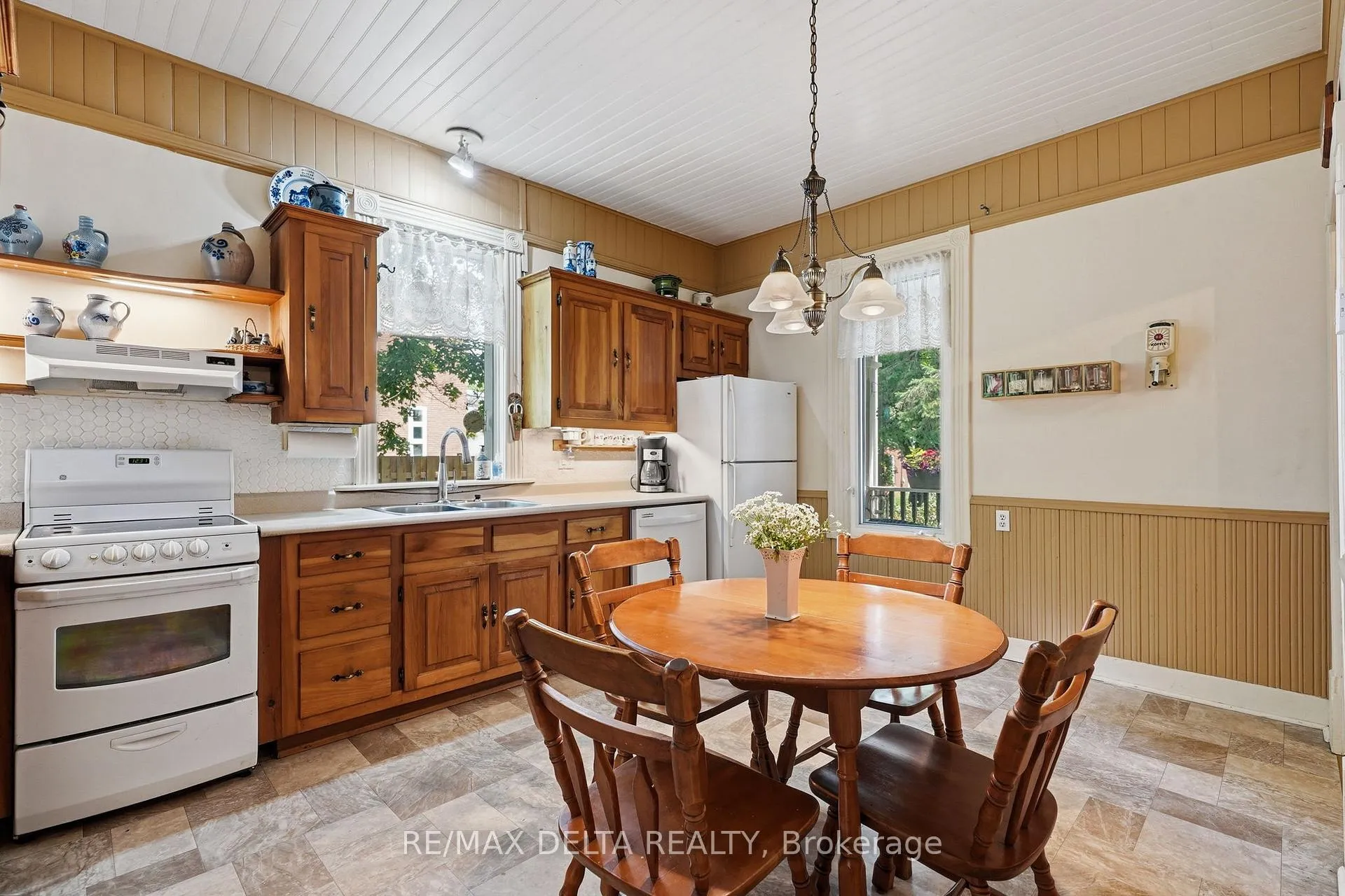 Photo 12 of 28 Jay Street, Champlain, Vankleek Hill — HOMEH