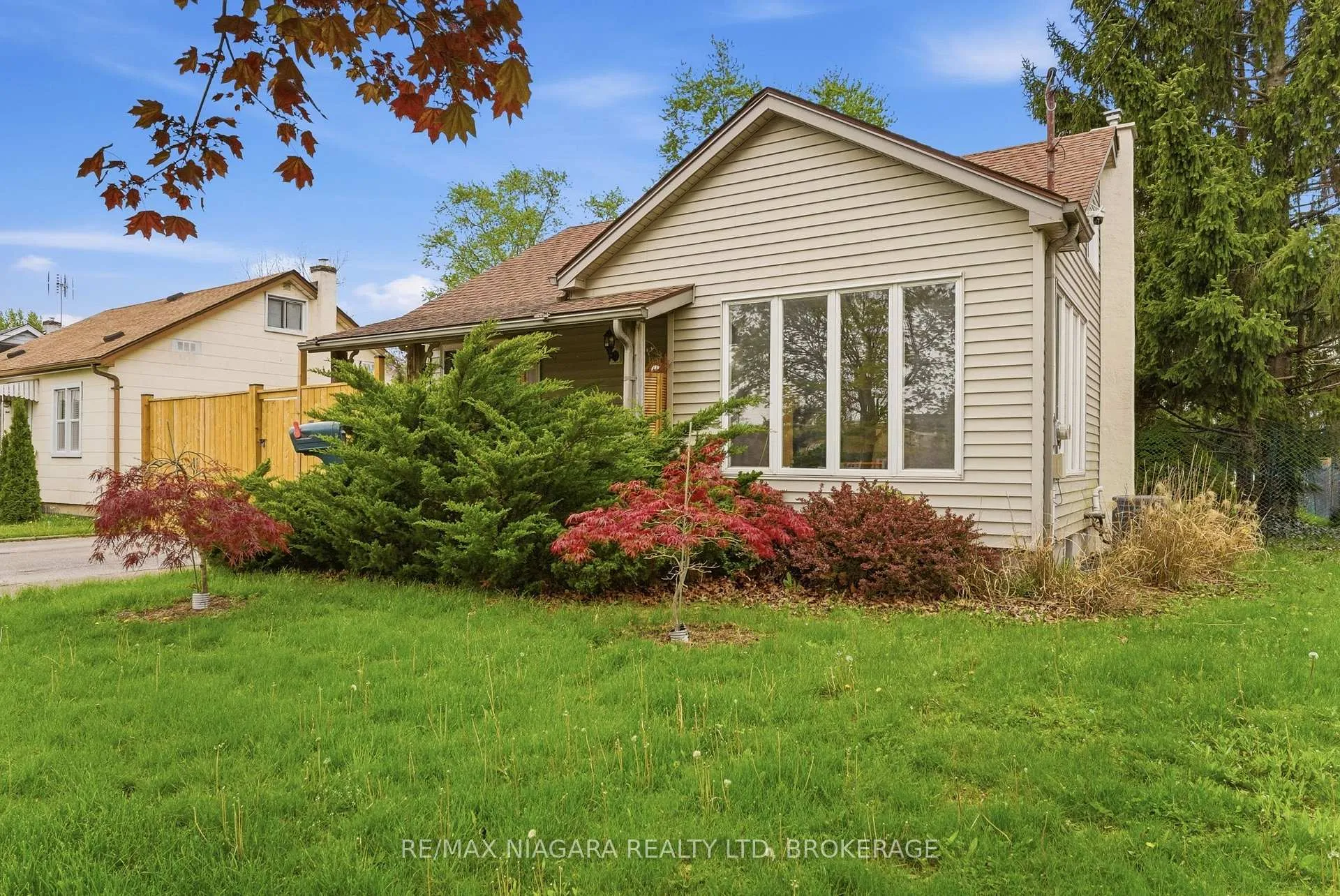 Photo 2 of 5 Verne Avenue, Welland, Broadway — HOMEH