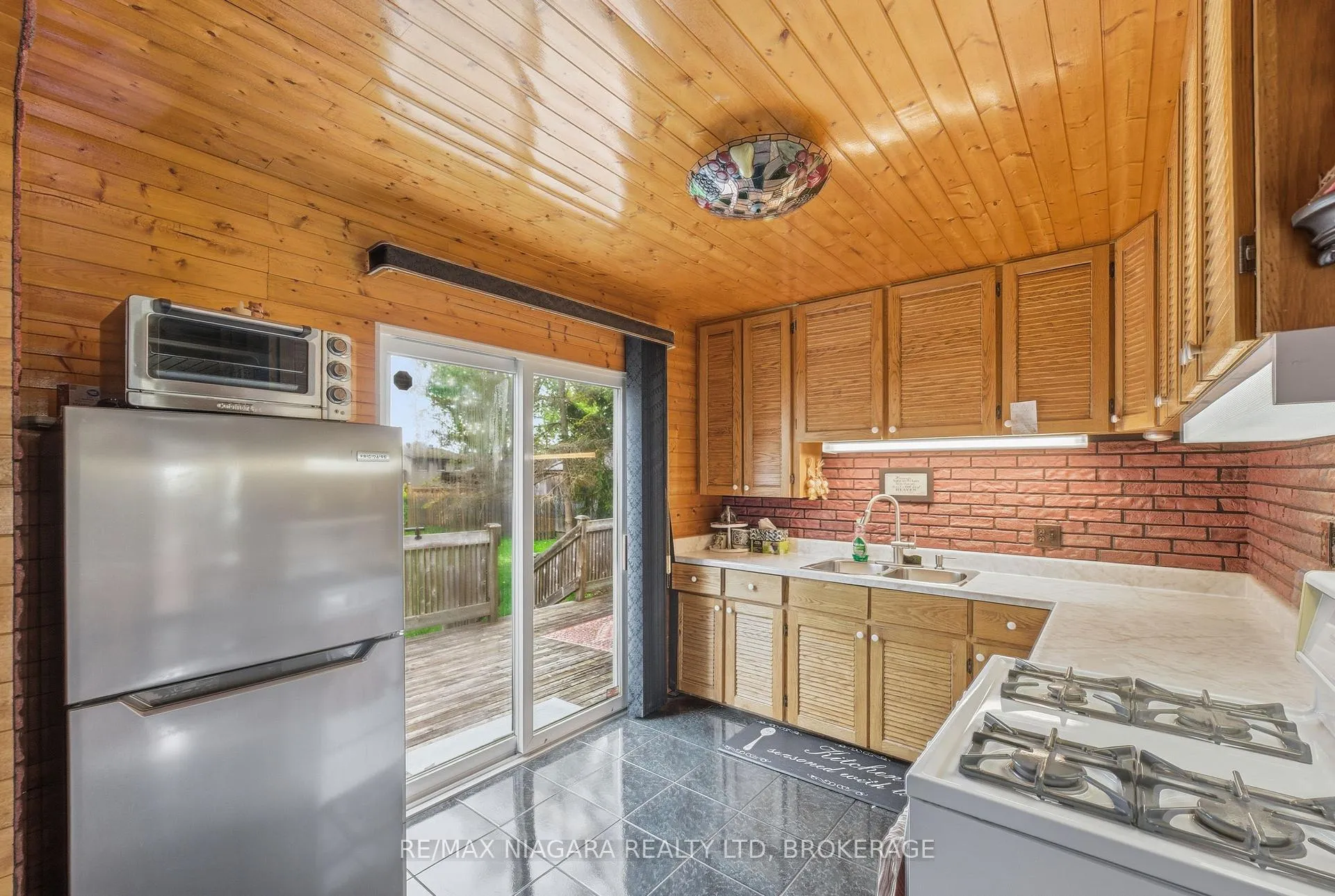 Photo 4 of 5 Verne Avenue, Welland, Broadway — HOMEH
