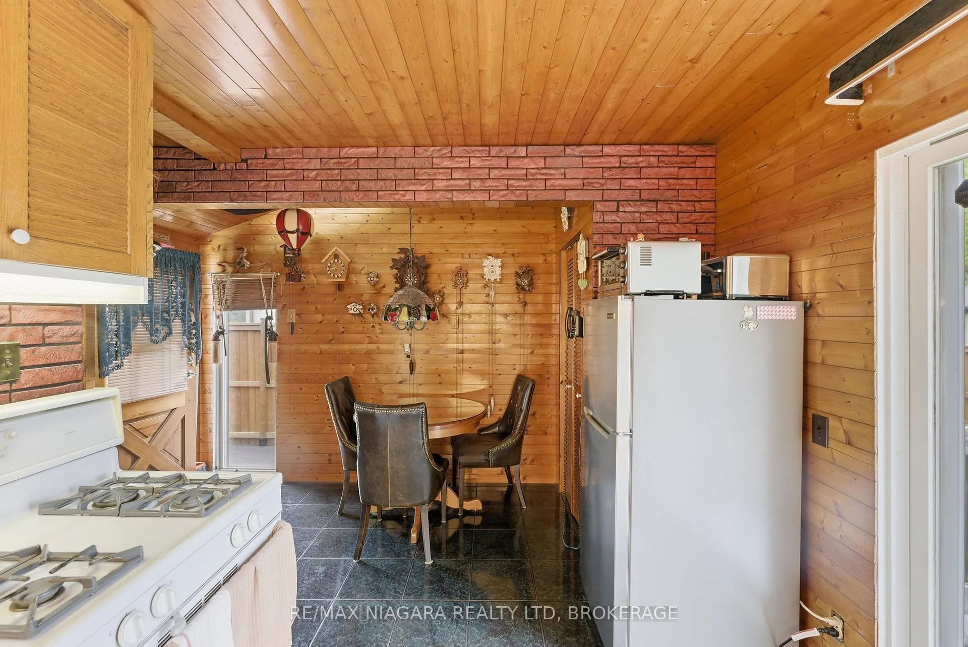 Photo 6 of 5 Verne Avenue, Welland, Broadway — HOMEH