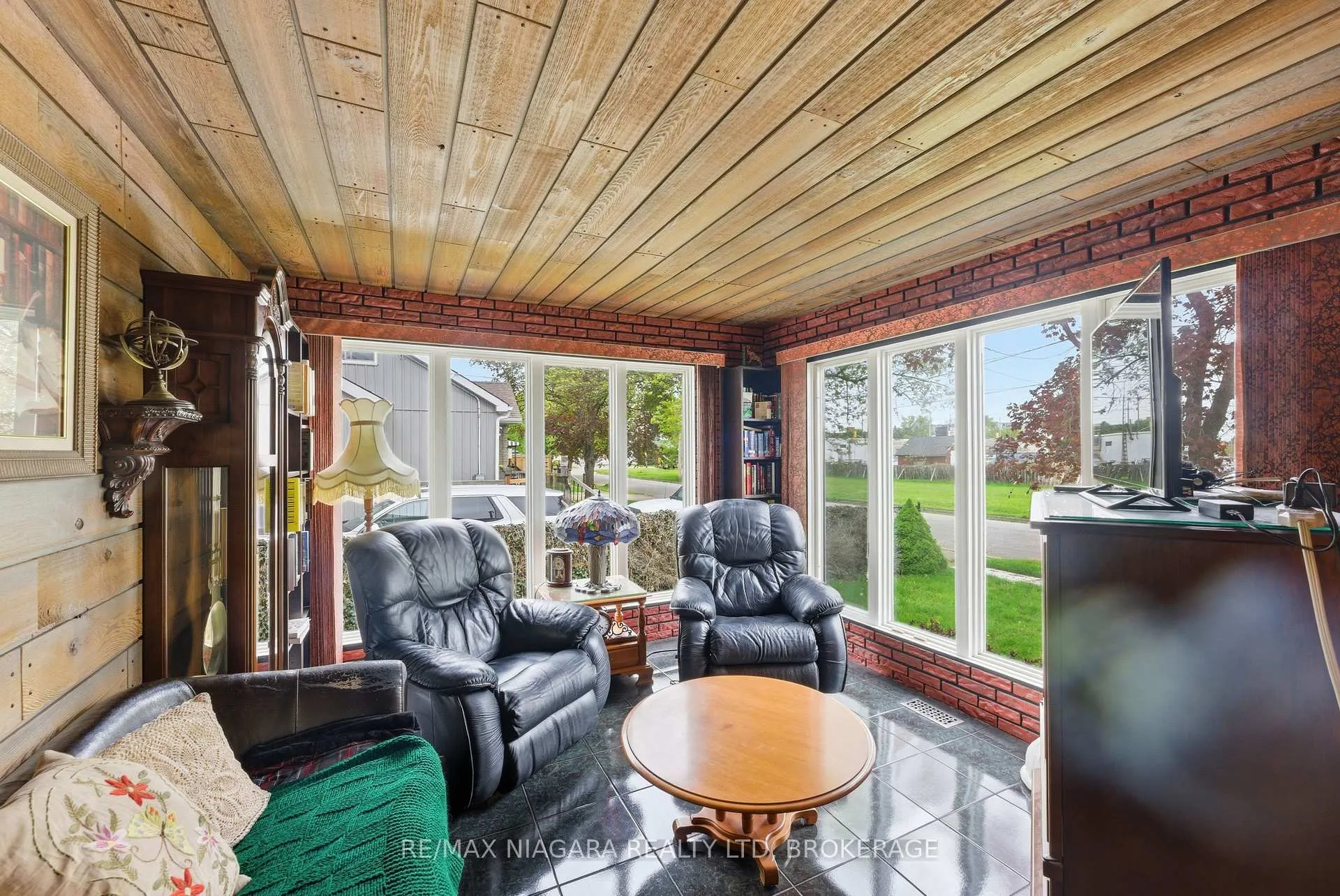 Photo 10 of 5 Verne Avenue, Welland, Broadway — HOMEH