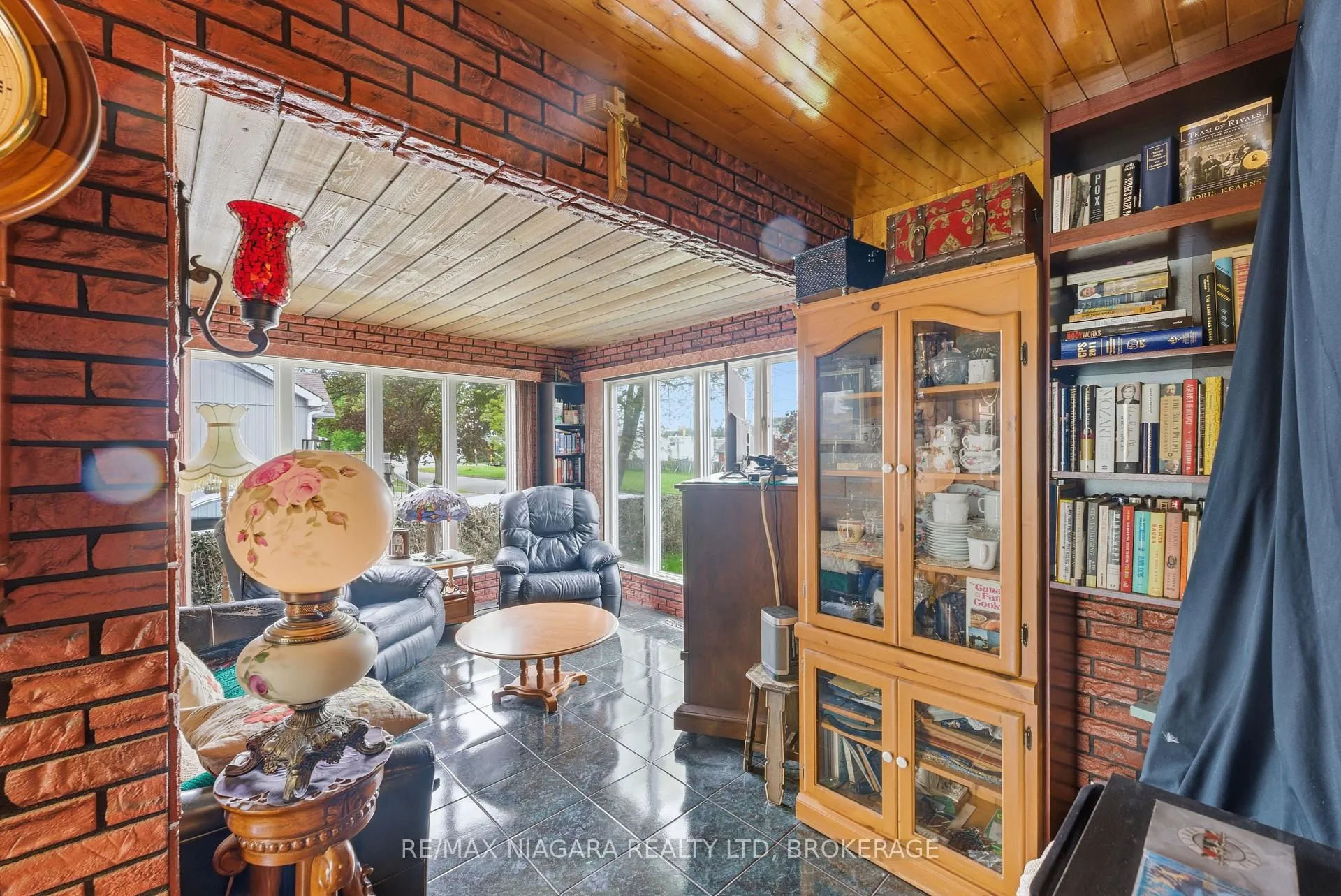 Photo 11 of 5 Verne Avenue, Welland, Broadway — HOMEH