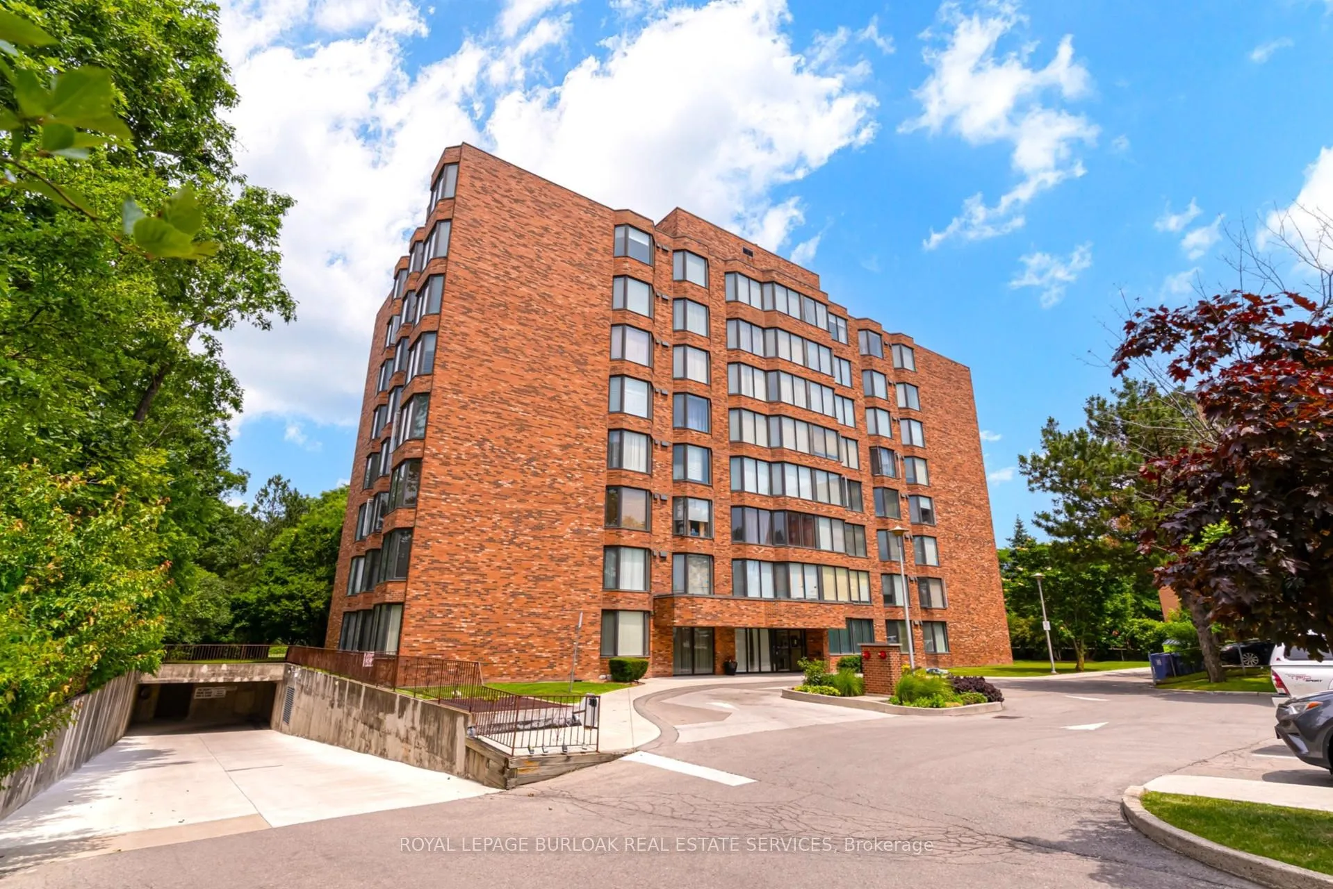 Front of Unit 804, 200 Limeridge Road W