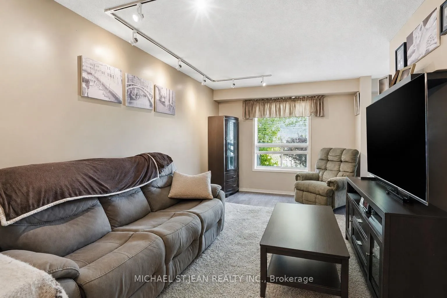 Photo 5 of Unit 2, 565 Rymal Road E, Hamilton, Butler — HOMEH