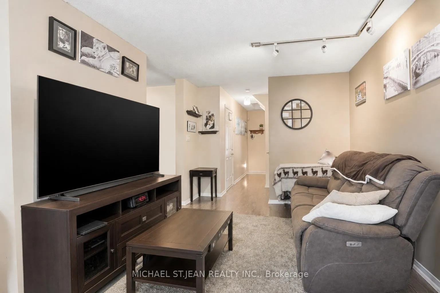 Photo 7 of Unit 2, 565 Rymal Road E, Hamilton, Butler — HOMEH