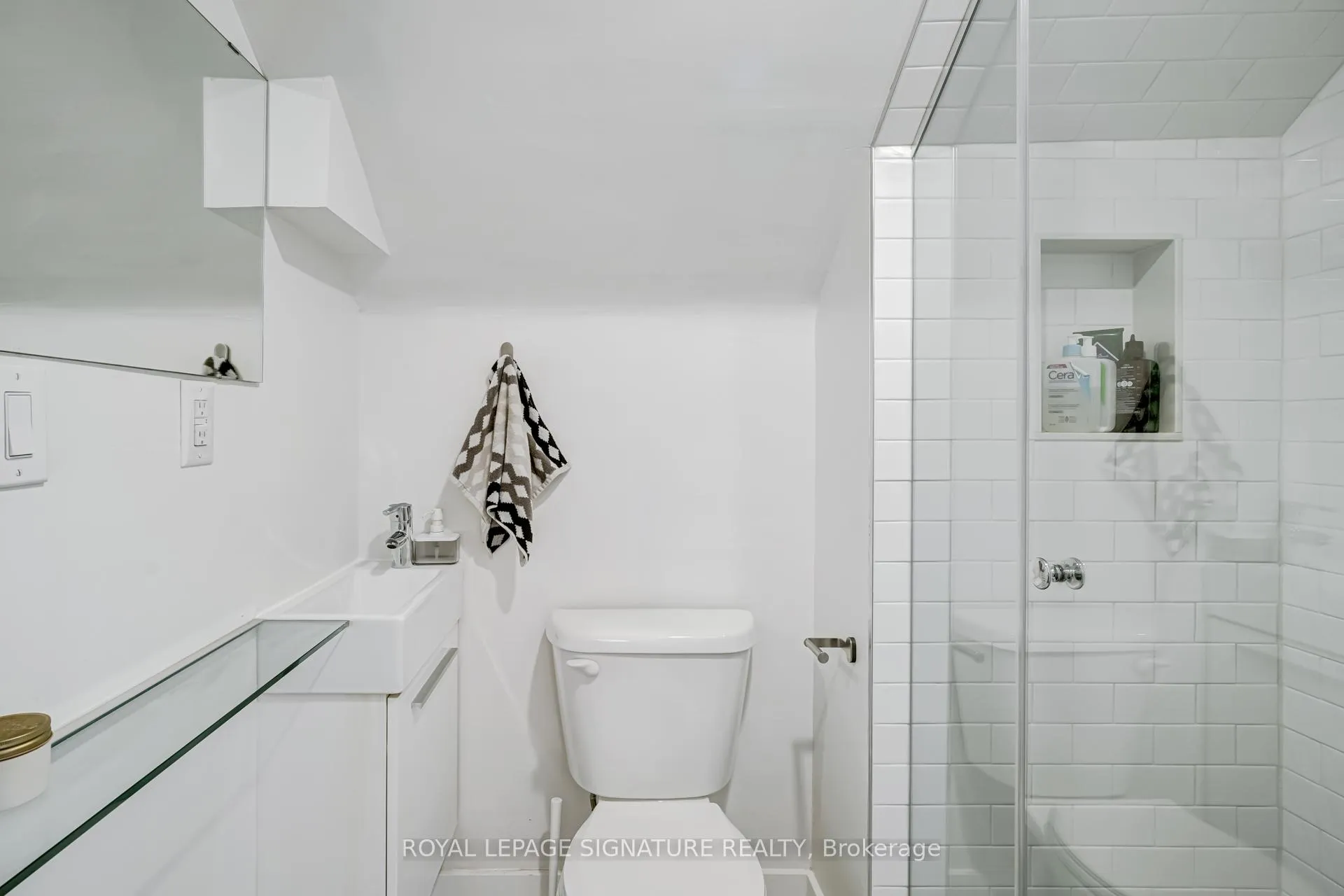 Photo 24 of 108 Wheatfield Road, Etobicoke, Mimico — HOMEH