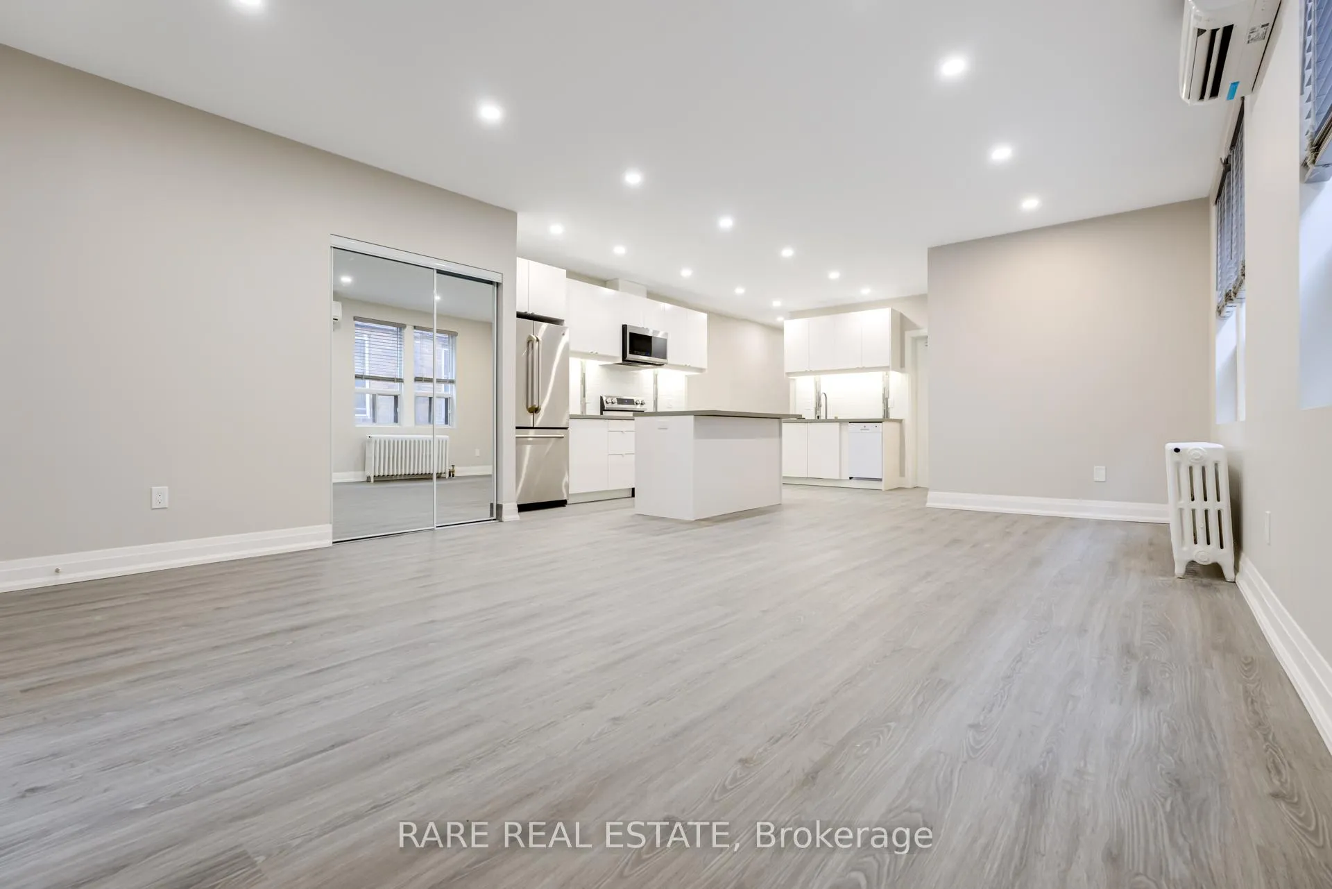 Photo 3 of Unit Main, 10 Castleview Avenue, Toronto, Casa Loma — HOMEH