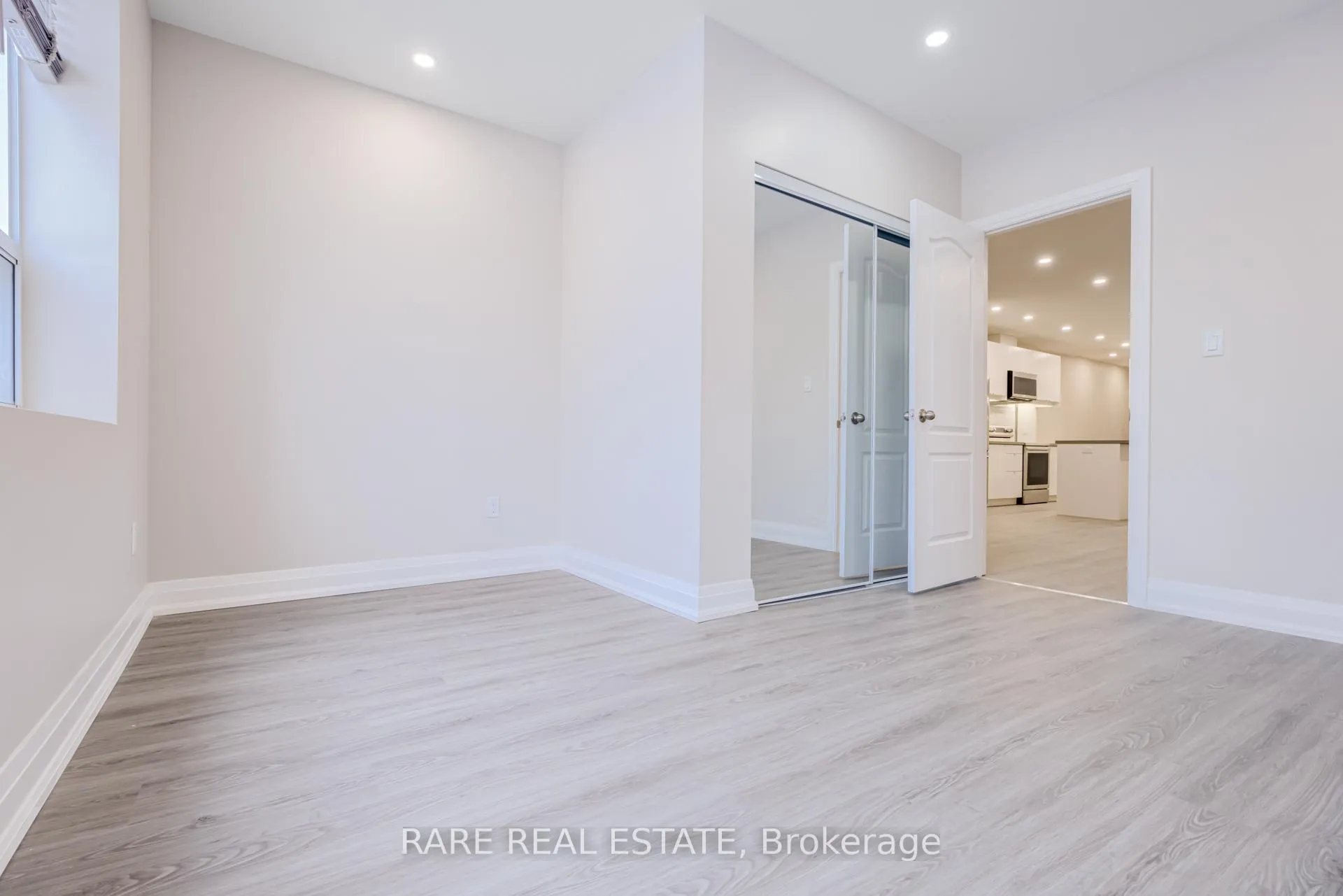 Photo 4 of Unit Main, 10 Castleview Avenue, Toronto, Casa Loma — HOMEH