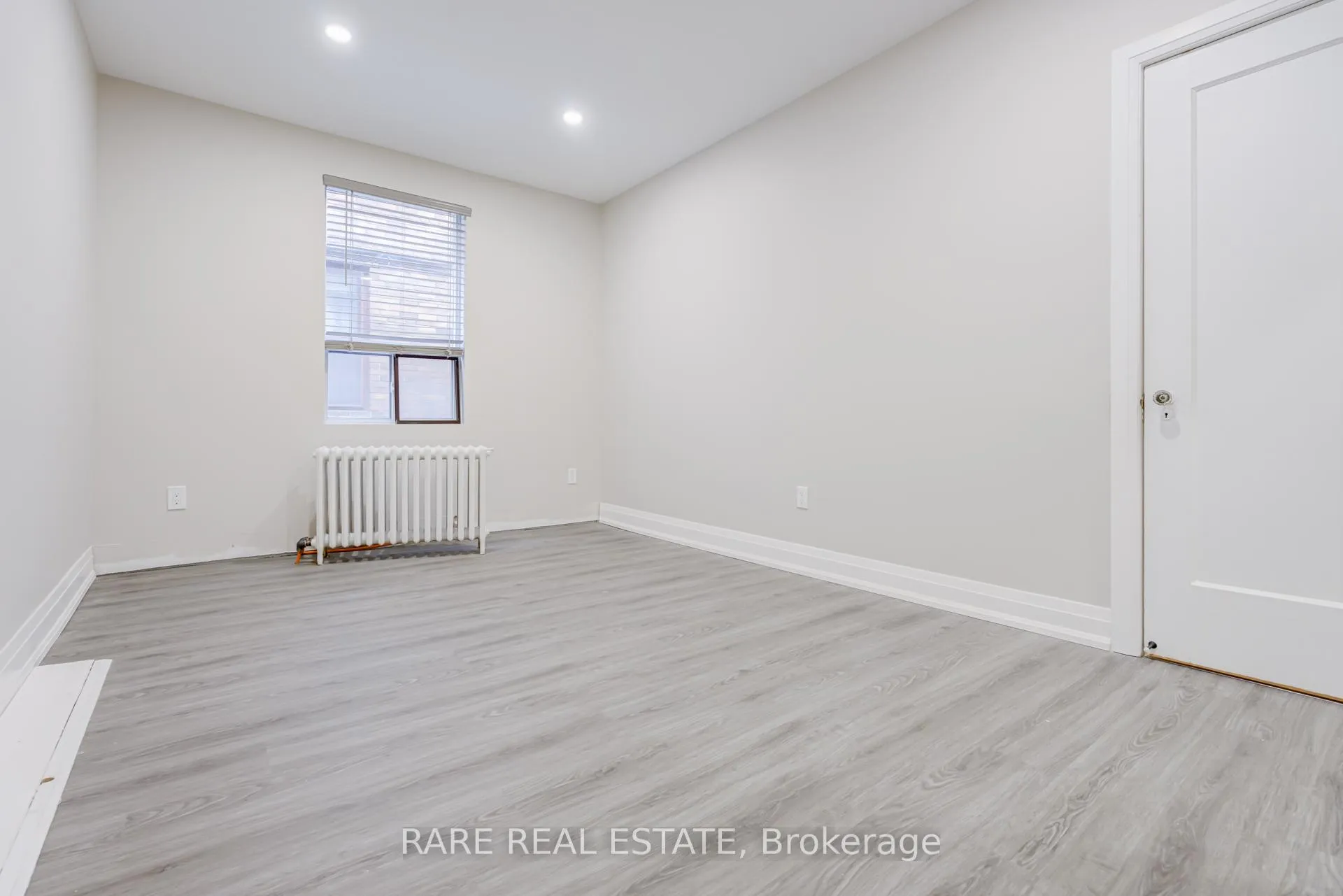 Photo 6 of Unit Main, 10 Castleview Avenue, Toronto, Casa Loma — HOMEH
