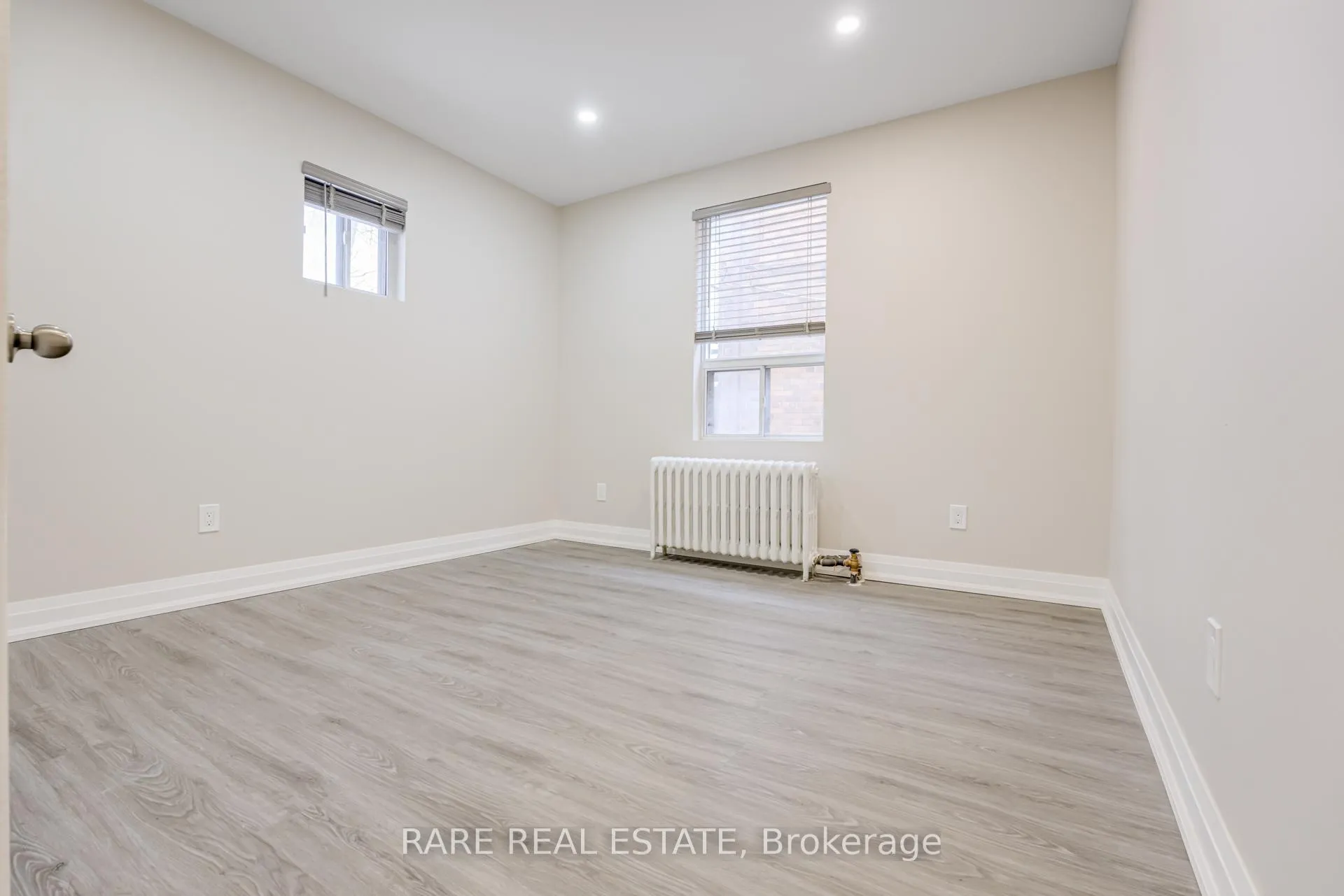 Photo 8 of Unit Main, 10 Castleview Avenue, Toronto, Casa Loma — HOMEH