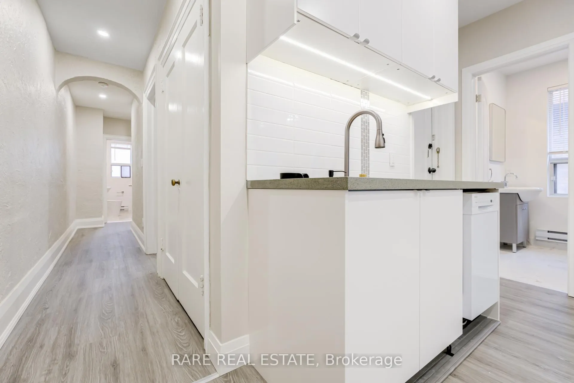 Photo 10 of Unit Main, 10 Castleview Avenue, Toronto, Casa Loma — HOMEH