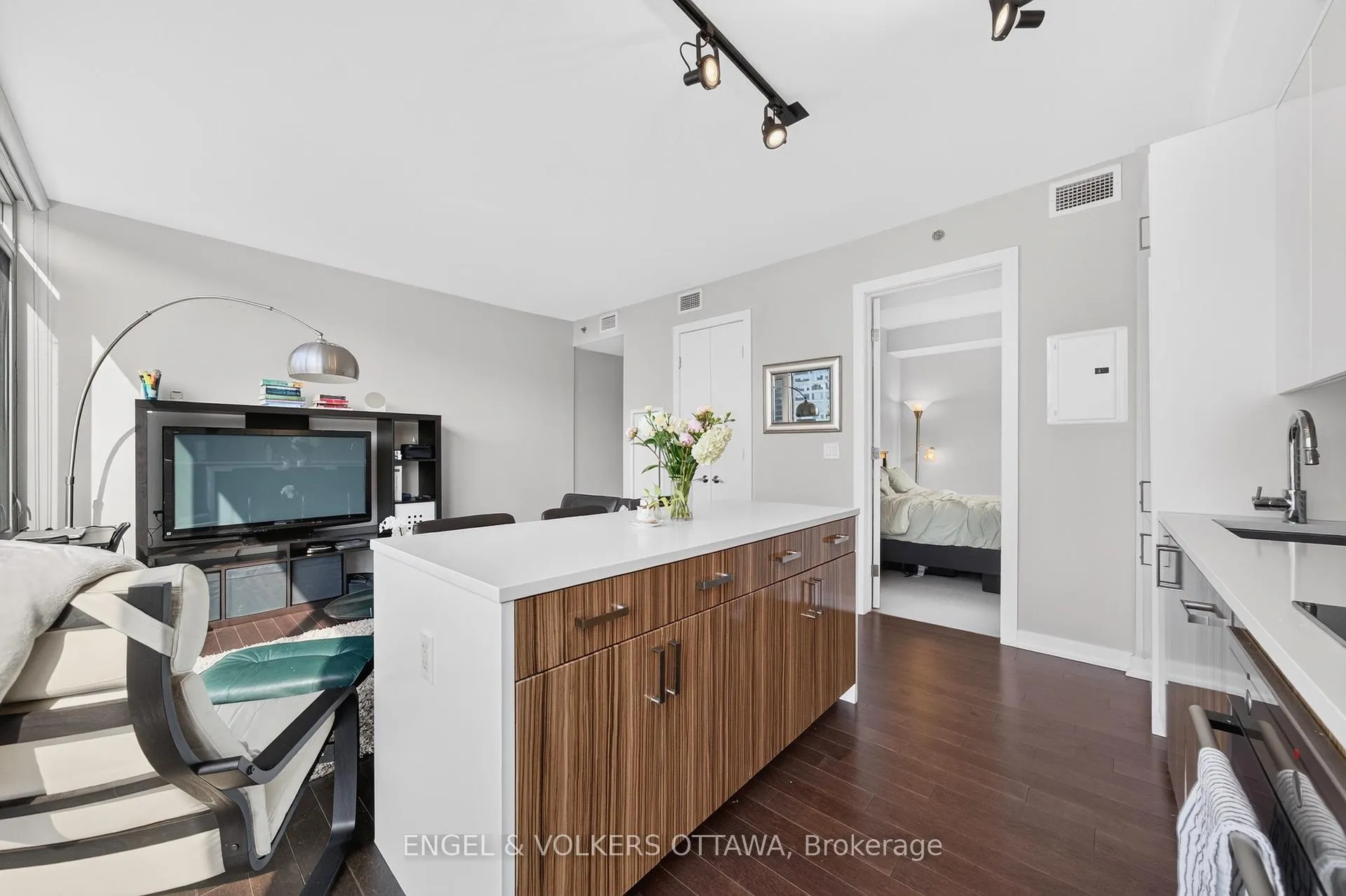 Photo 11 of Unit 1011, 300 Lisgar Street, Ottawa, Ottawa Centre — HOMEH