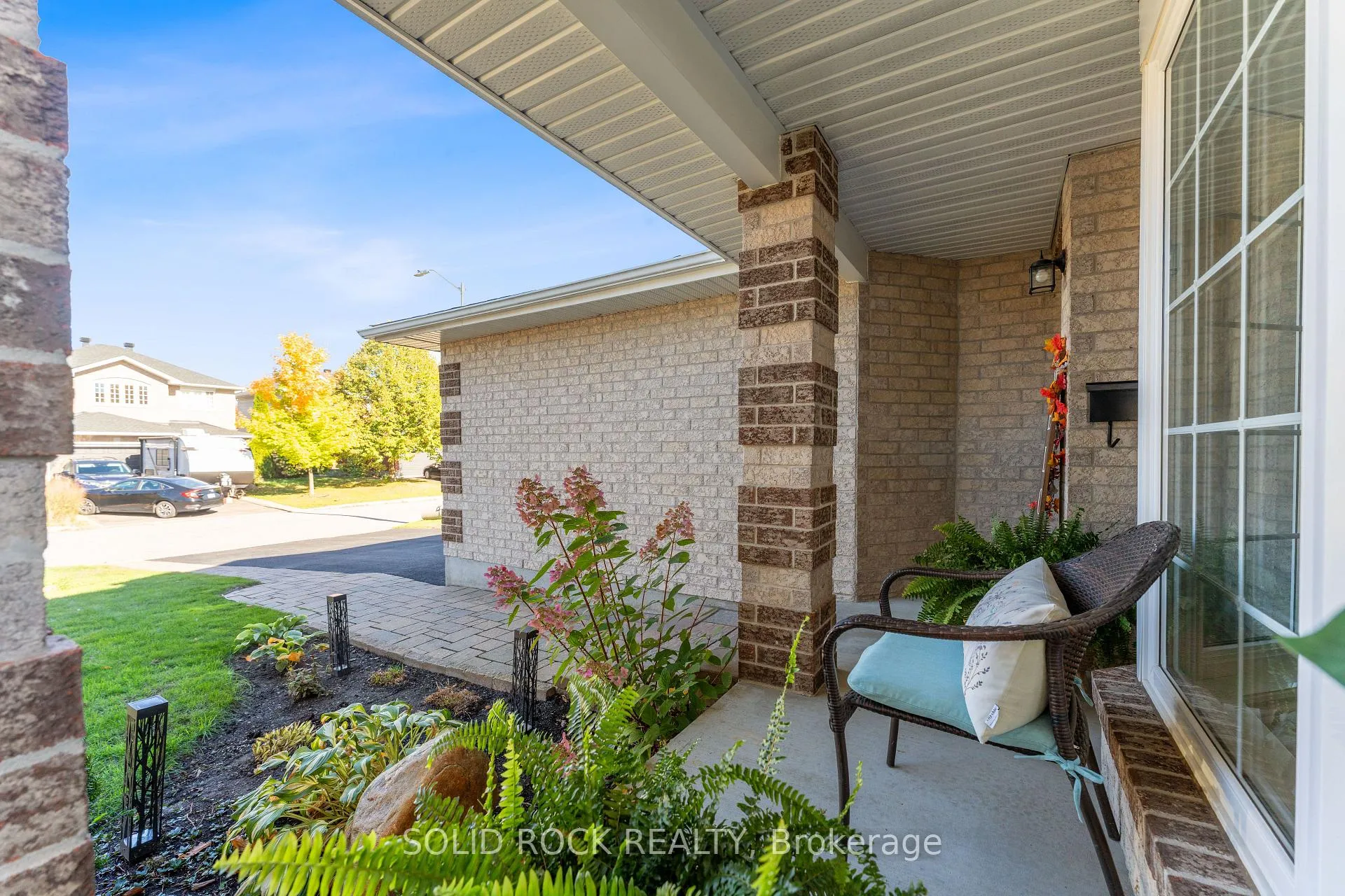 Photo 4 of 737 Vermillion Drive, Ottawa, Riverside South/Gloucester Glen — HOMEH
