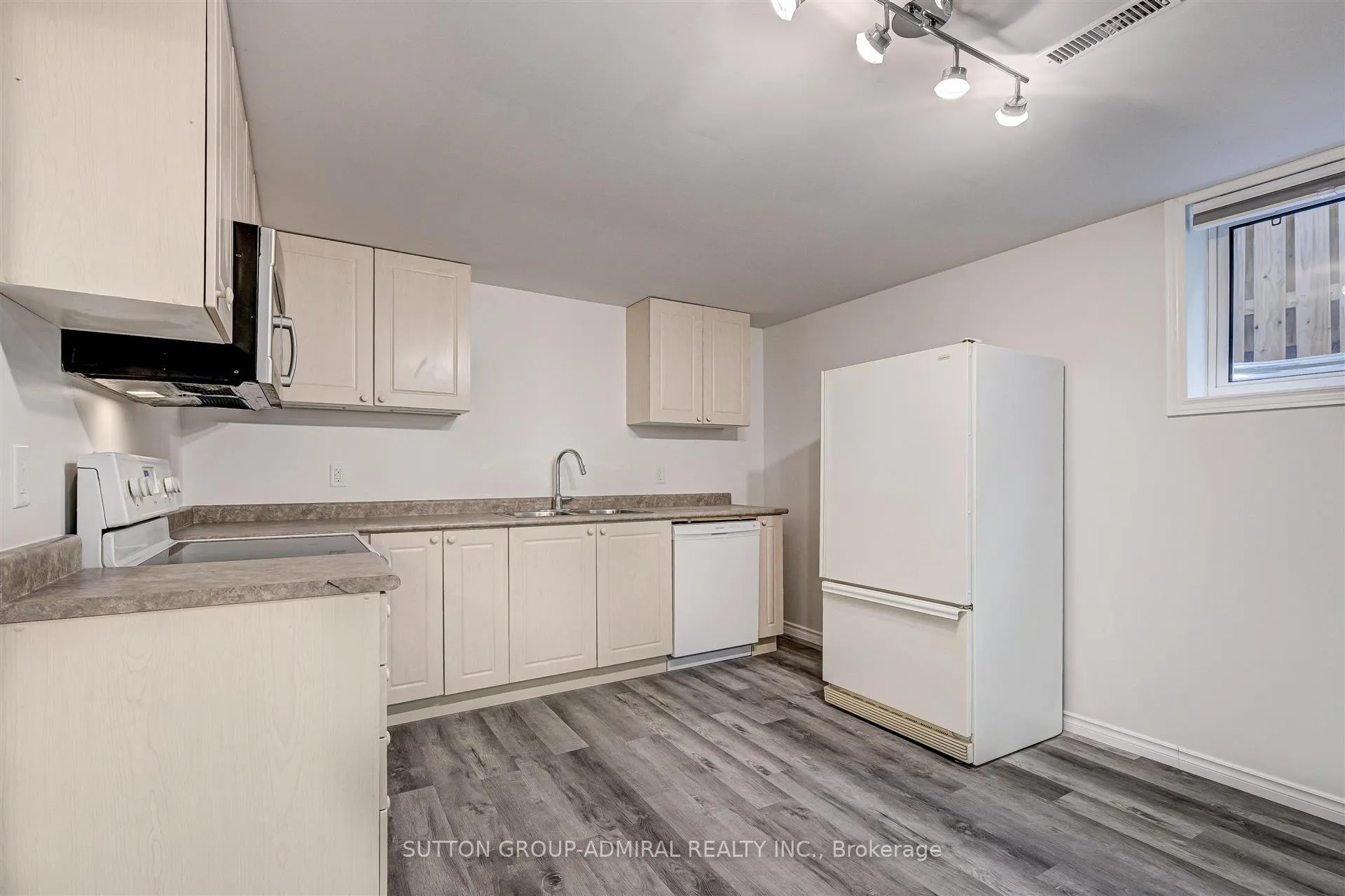 Photo 6 of Unit Bsmnt, 25 Strike Avenue, Clarington, Bowmanville — HOMEH