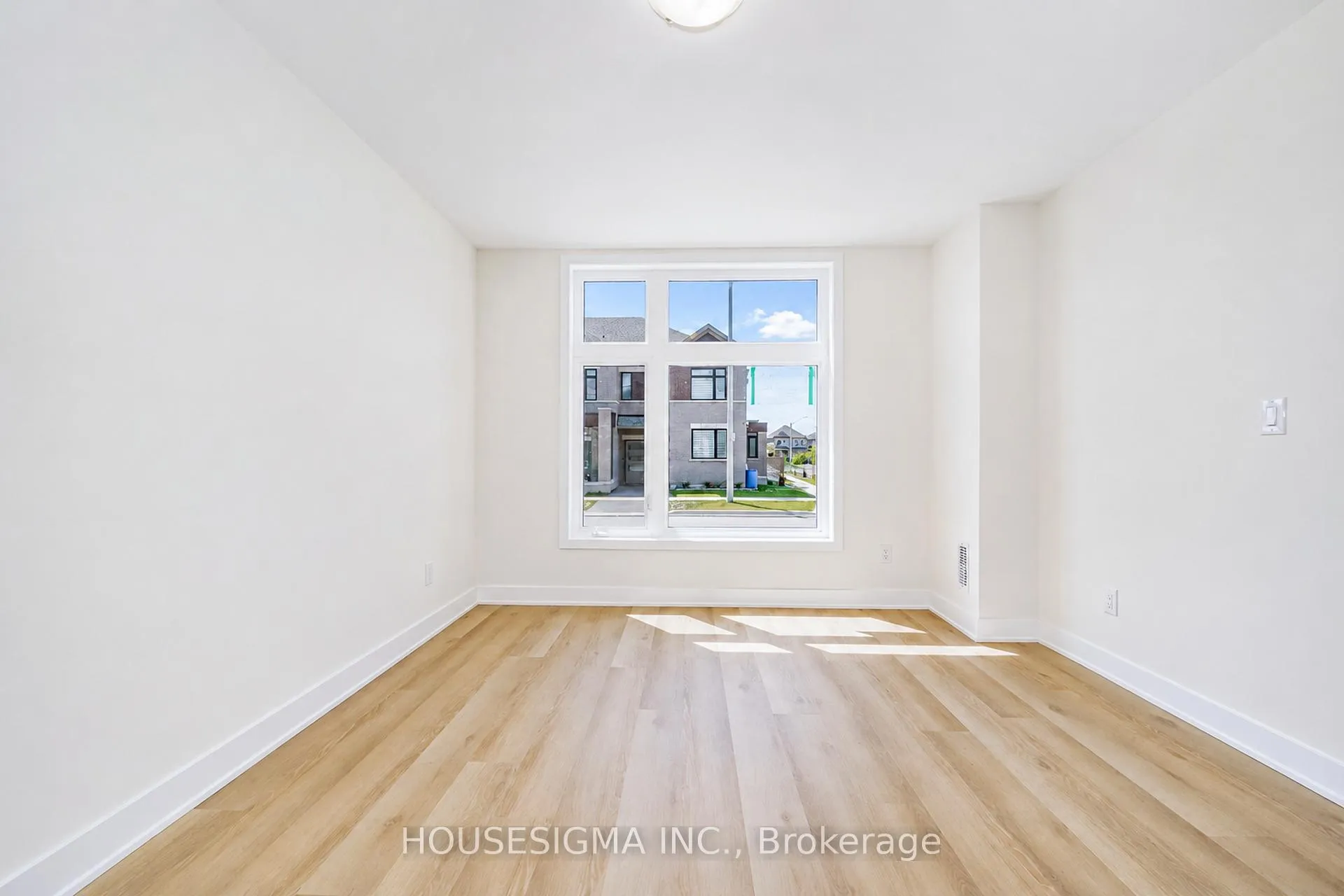 Photo 10 of 66 Robert Eaton Avenue, Markham, Middlefield — HOMEH
