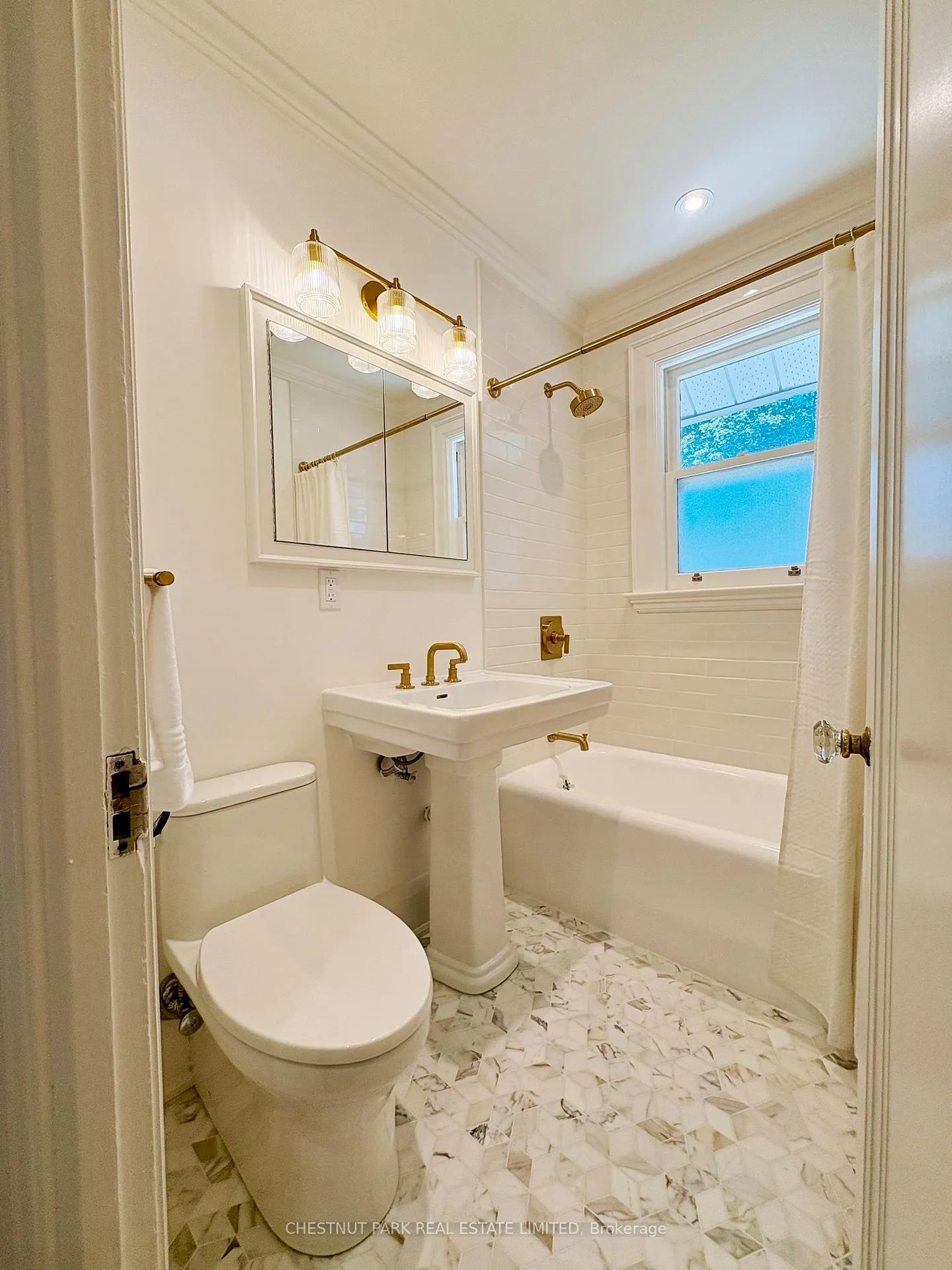 Photo 33 of 18 Servington Crescent, Toronto, Mount Pleasant West — HOMEH
