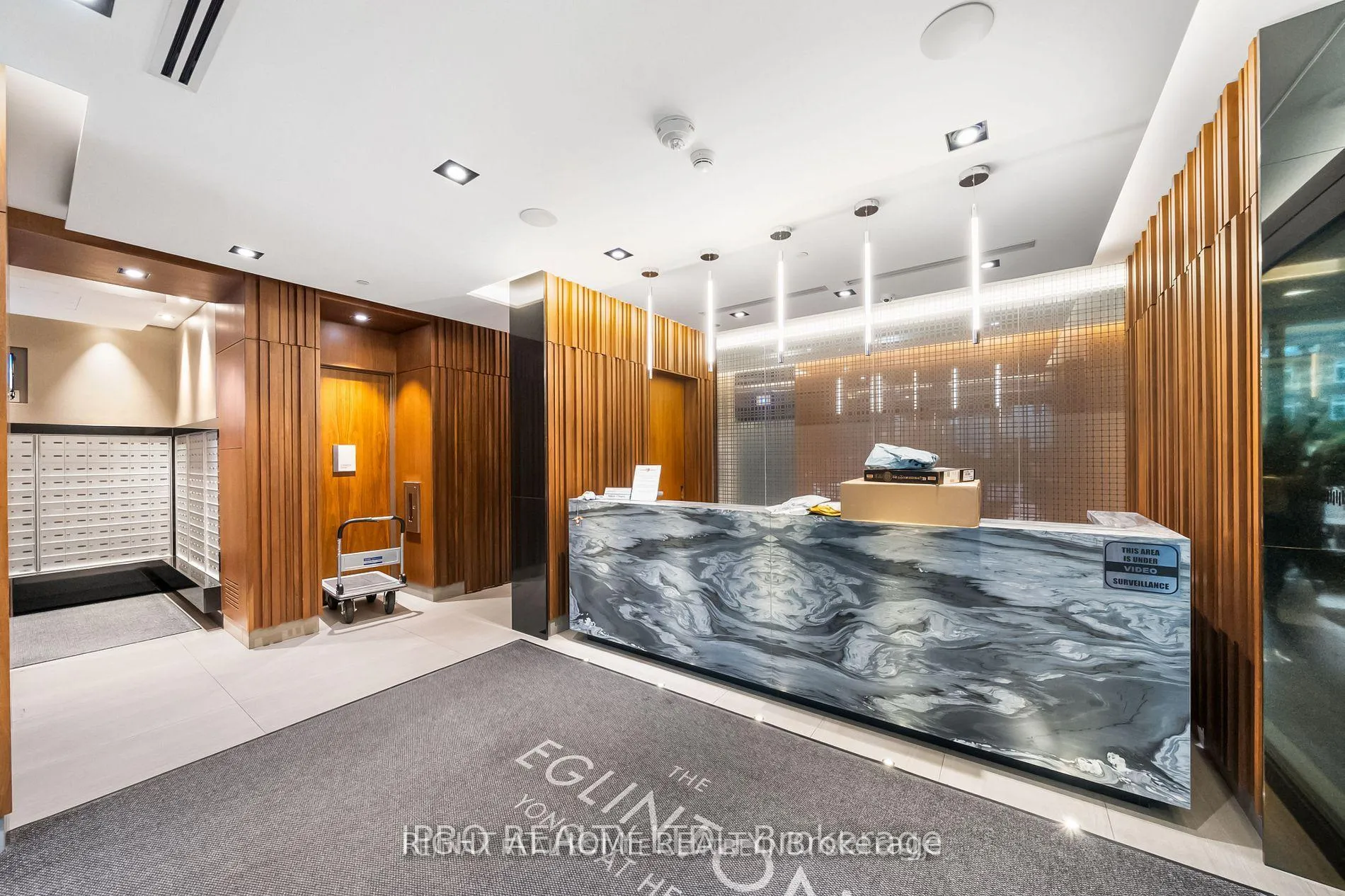 Photo 3 of Unit 2409, 125 Redpath Avenue, Toronto, Mount Pleasant West — HOMEH
