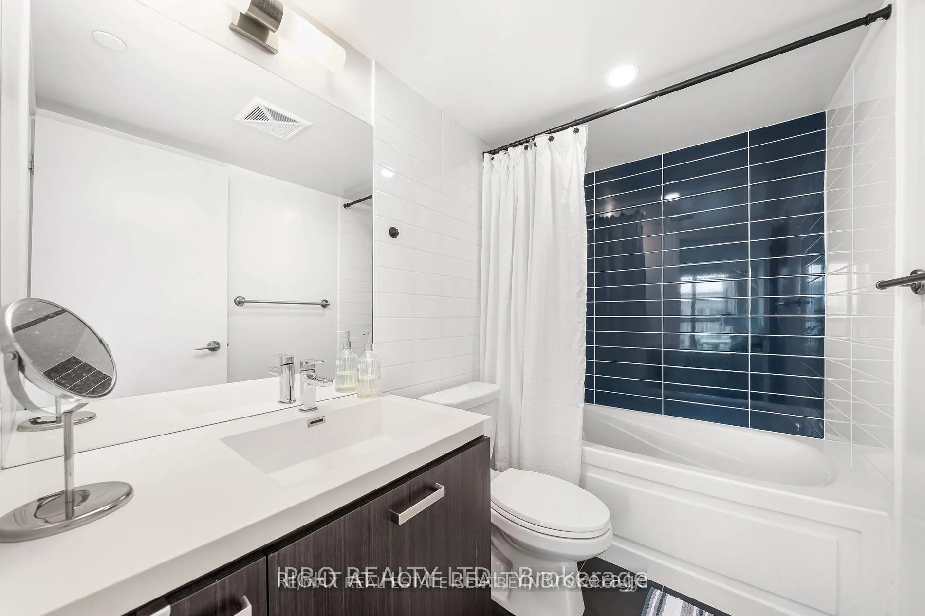 Photo 18 of Unit 2409, 125 Redpath Avenue, Toronto, Mount Pleasant West — HOMEH