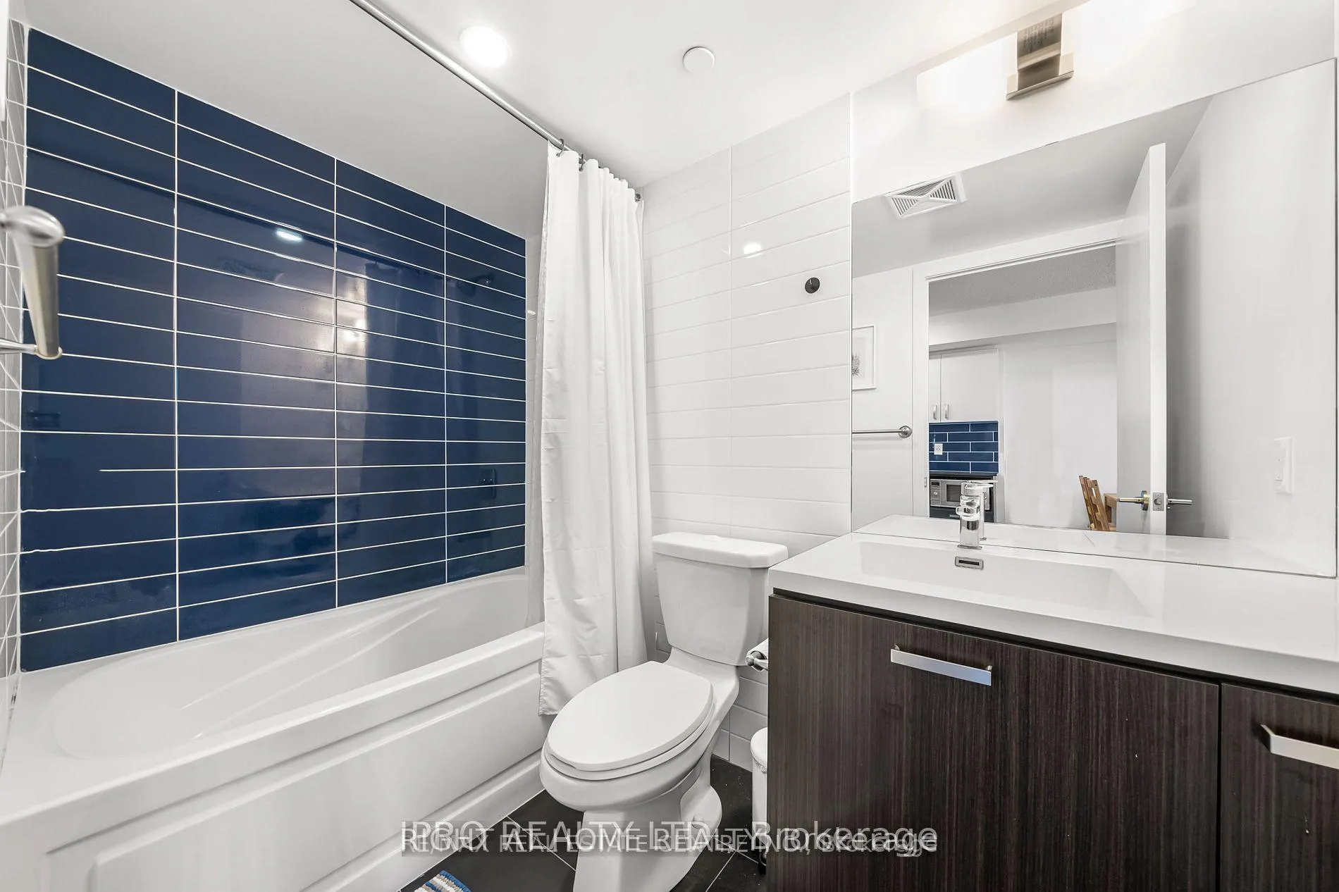 Photo 22 of Unit 2409, 125 Redpath Avenue, Toronto, Mount Pleasant West — HOMEH