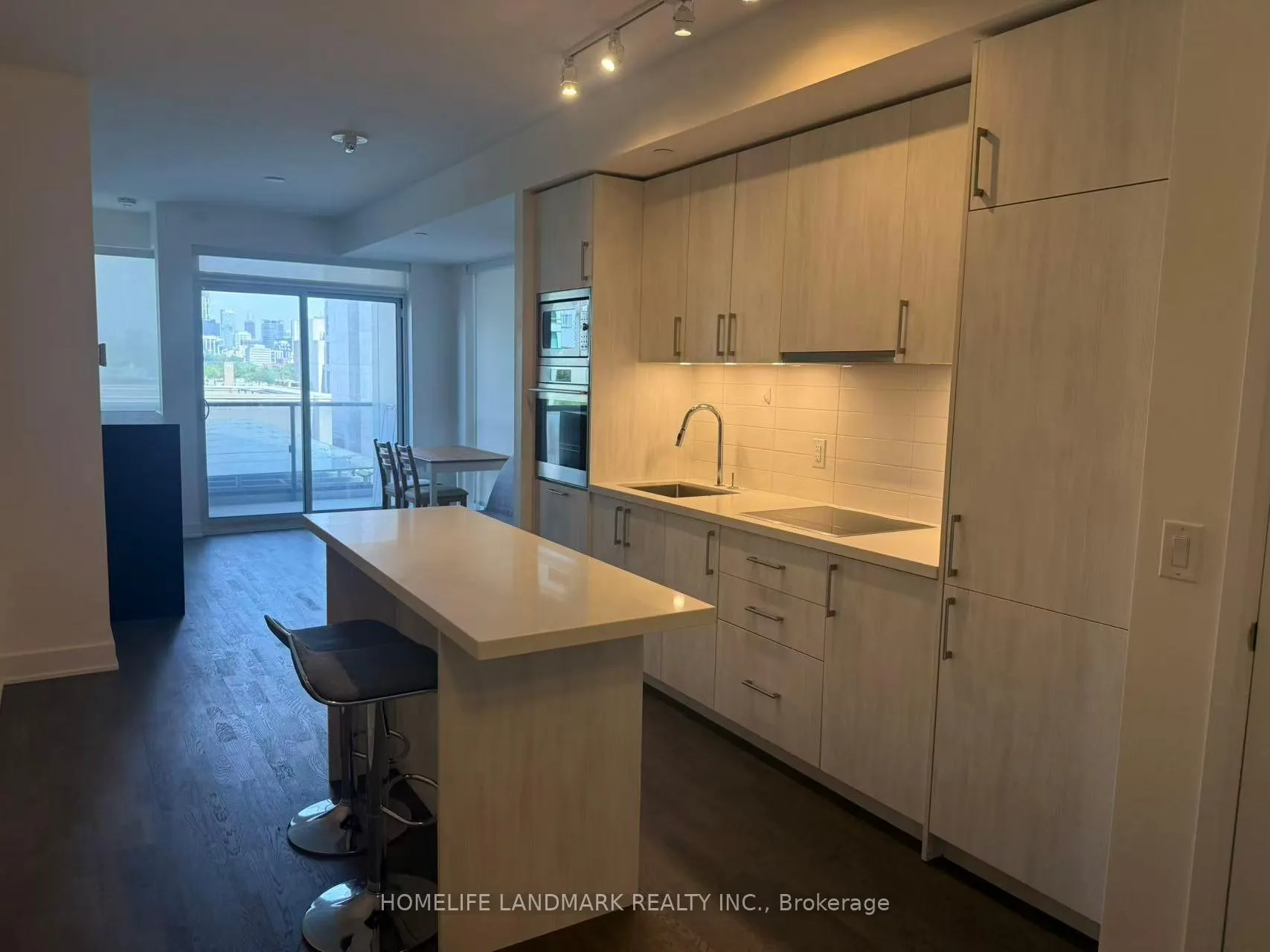 Photo 4 of Unit 806, 88 Cumberland St Street, Toronto, The Annex — HOMEH