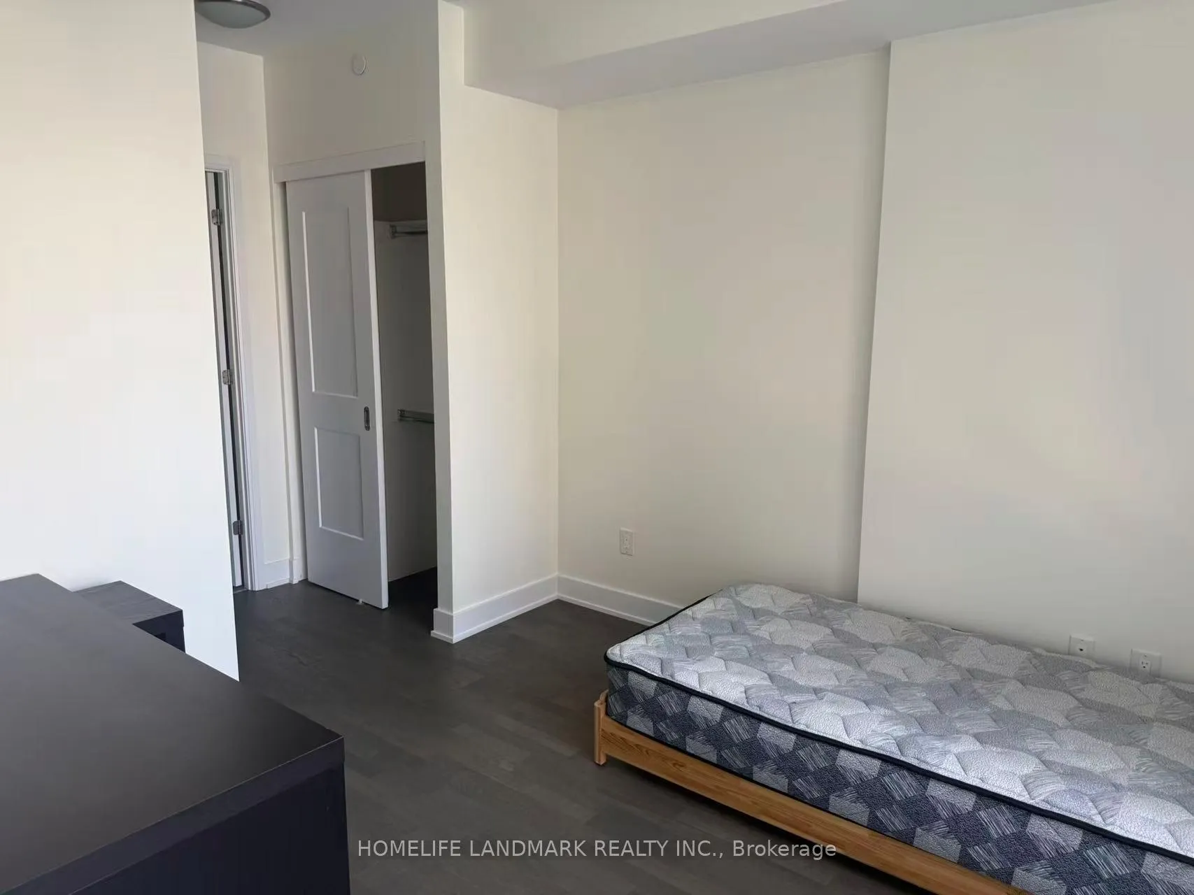 Photo 6 of Unit 806, 88 Cumberland St Street, Toronto, The Annex — HOMEH