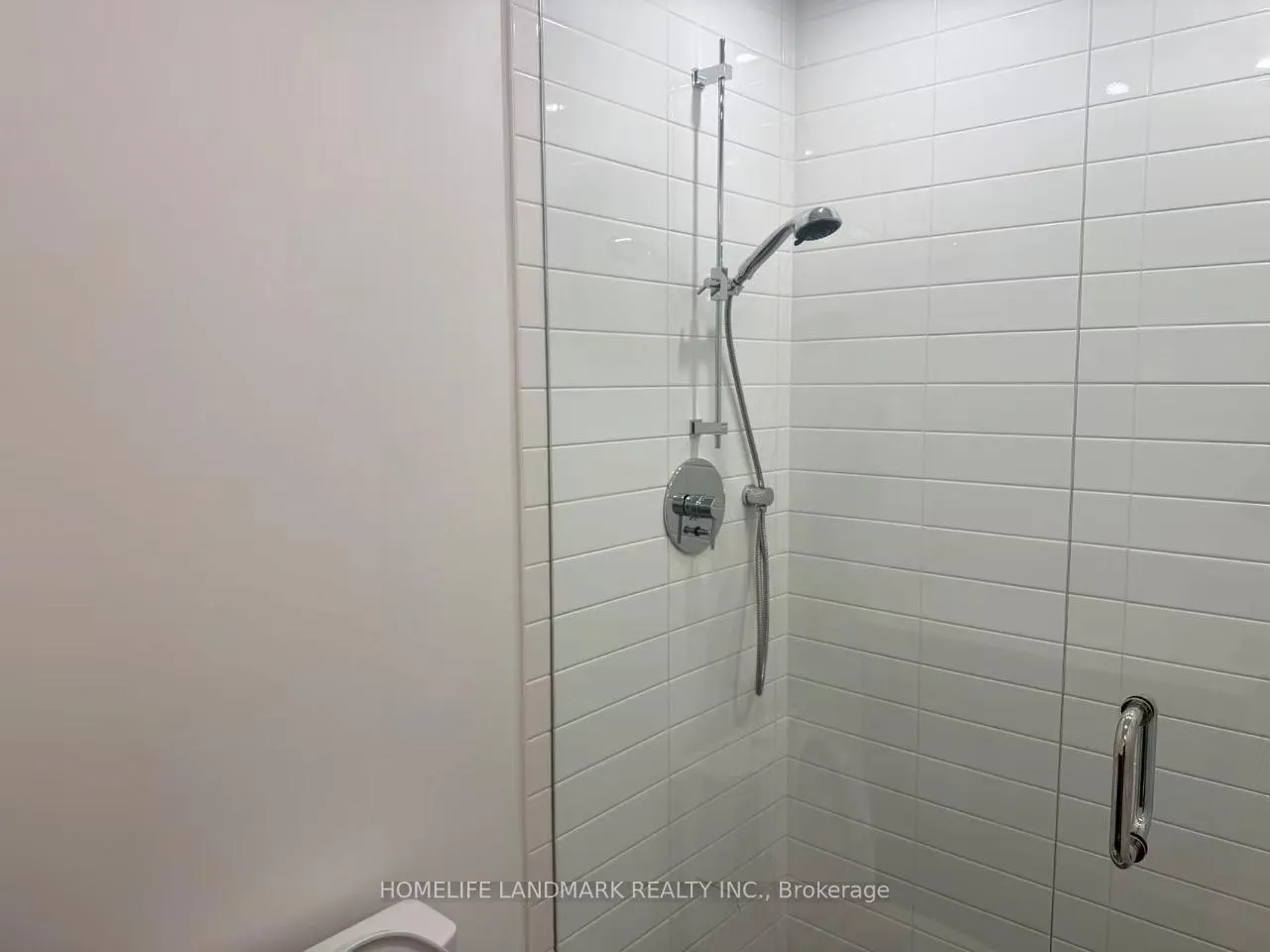 Photo 8 of Unit 806, 88 Cumberland St Street, Toronto, The Annex — HOMEH