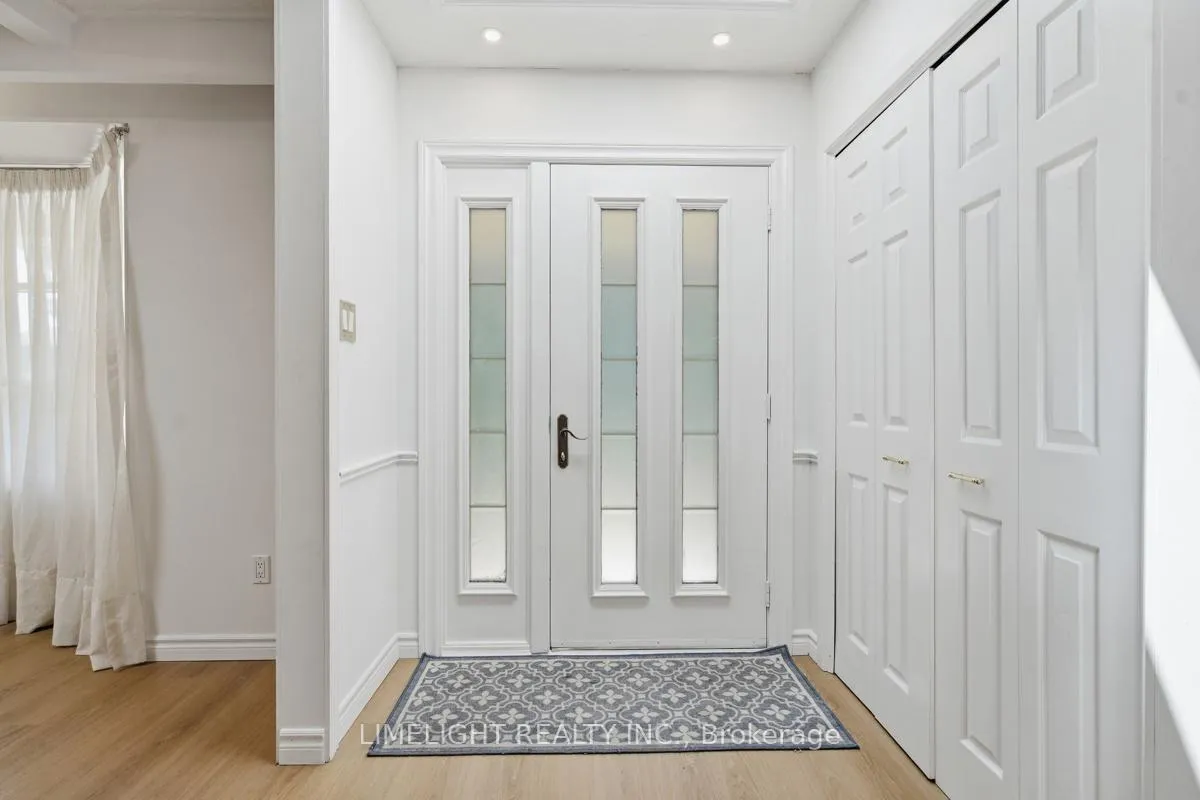 Photo 4 of 43 Cumberland Crescent, London, North G — HOMEH