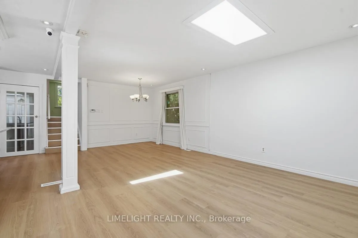 Photo 6 of 43 Cumberland Crescent, London, North G — HOMEH