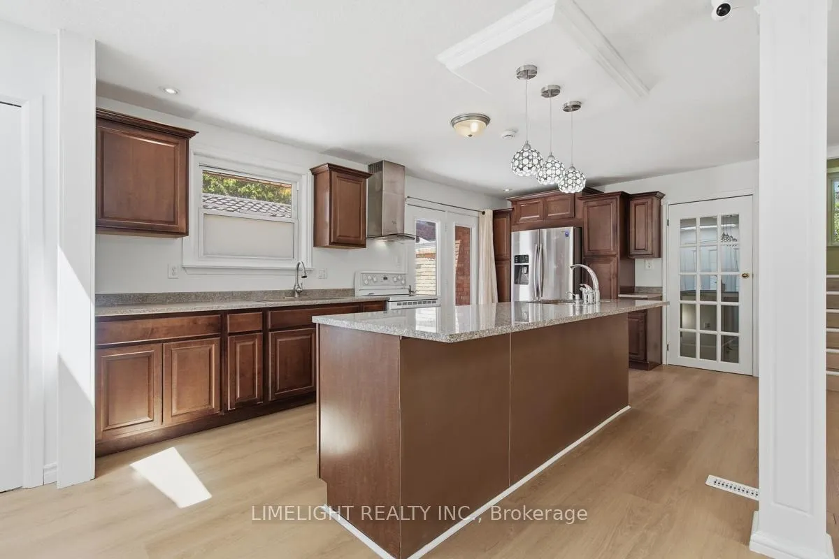 Photo 13 of 43 Cumberland Crescent, London, North G — HOMEH