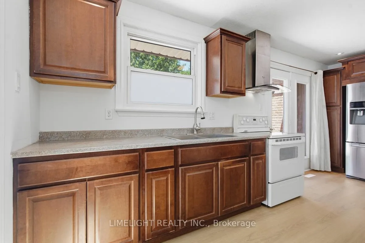 Photo 14 of 43 Cumberland Crescent, London, North G — HOMEH