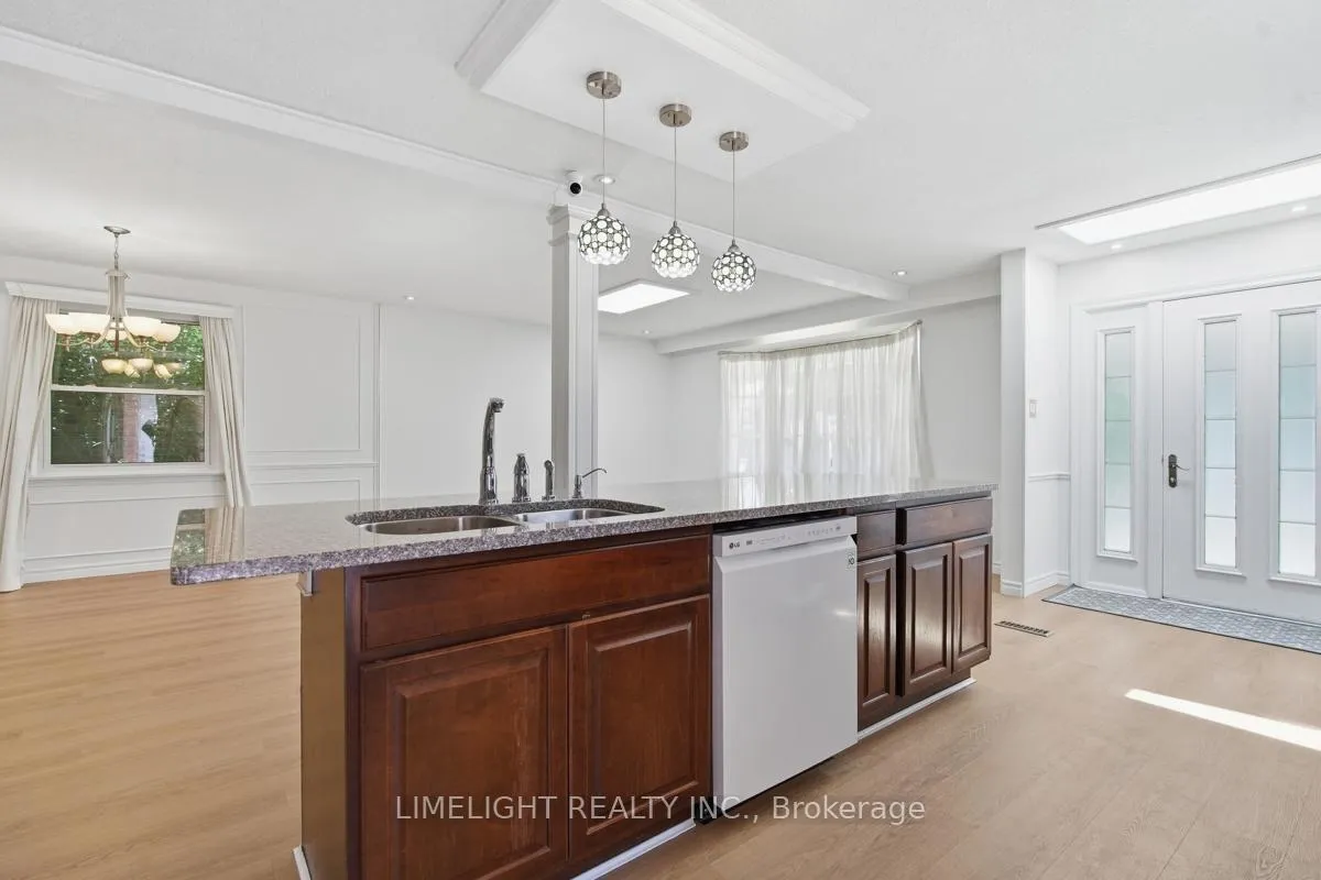 Photo 16 of 43 Cumberland Crescent, London, North G — HOMEH