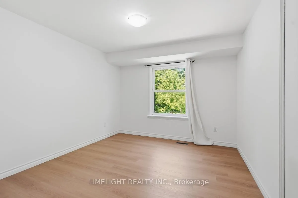 Photo 21 of 43 Cumberland Crescent, London, North G — HOMEH