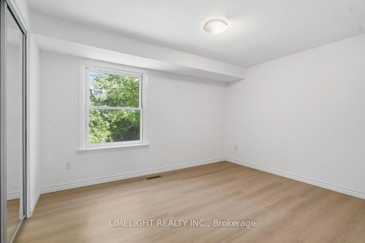 Photo 23 of 43 Cumberland Crescent, London, North G — HOMEH