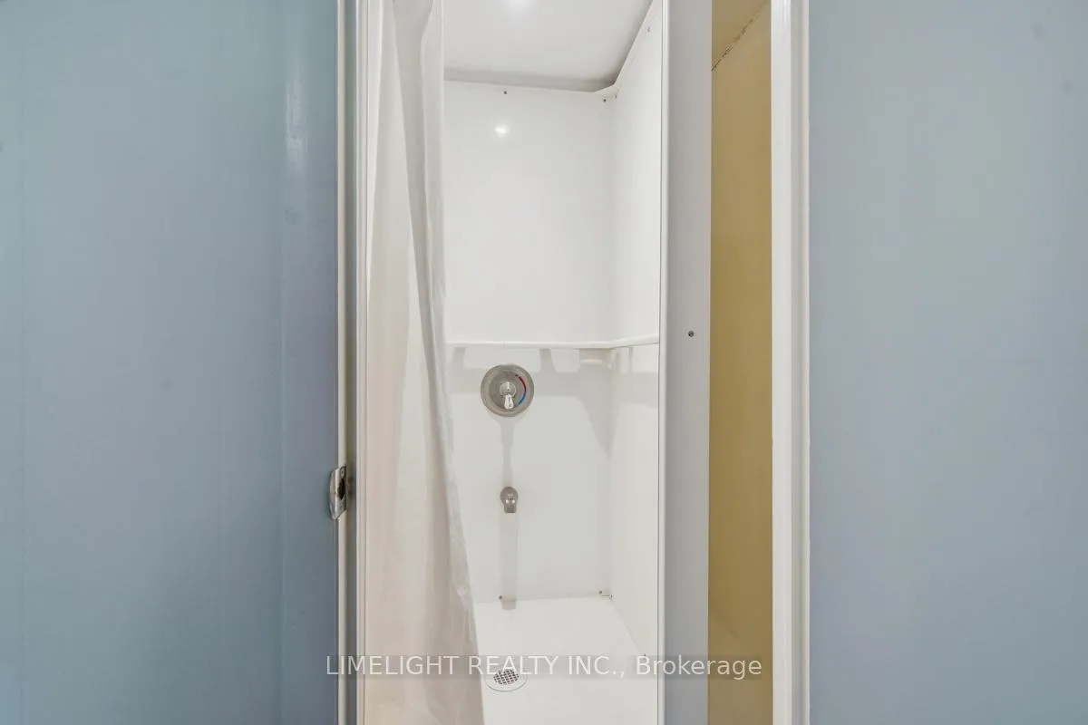Photo 33 of 43 Cumberland Crescent, London, North G — HOMEH