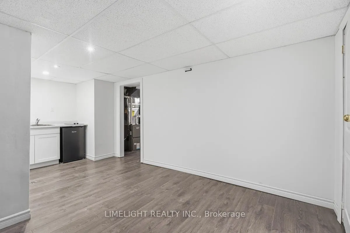Photo 34 of 43 Cumberland Crescent, London, North G — HOMEH