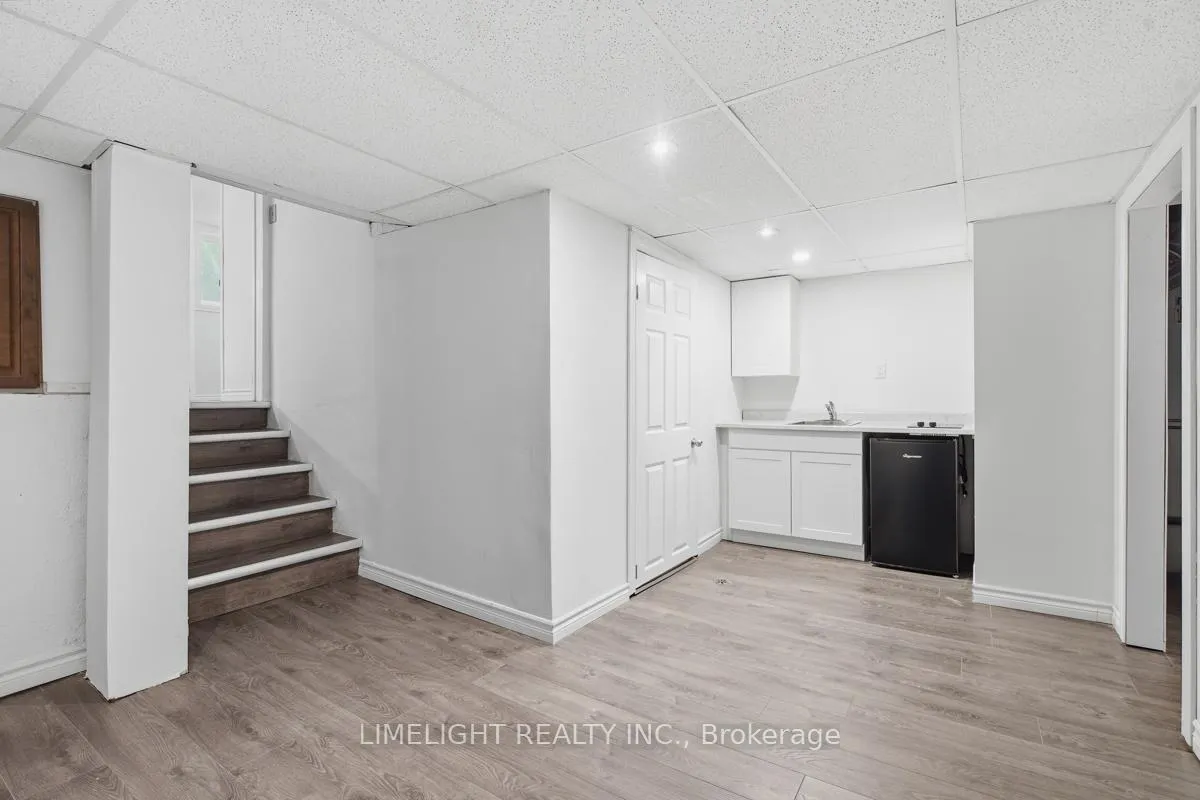 Photo 35 of 43 Cumberland Crescent, London, North G — HOMEH