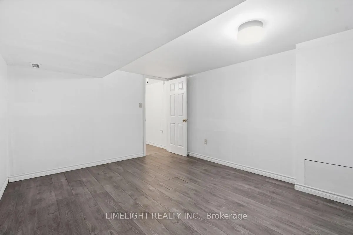 Photo 41 of 43 Cumberland Crescent, London, North G — HOMEH