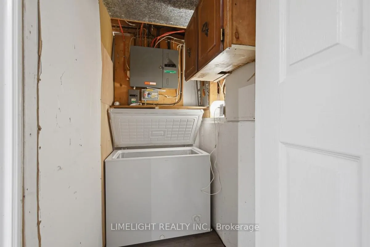 Photo 42 of 43 Cumberland Crescent, London, North G — HOMEH