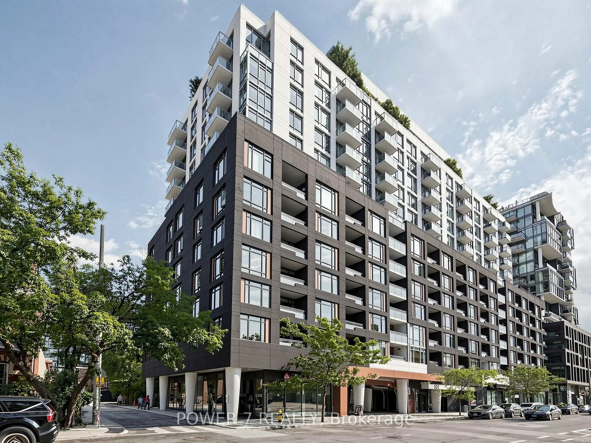 Front of Unit 1634, 525 Adelaide Street