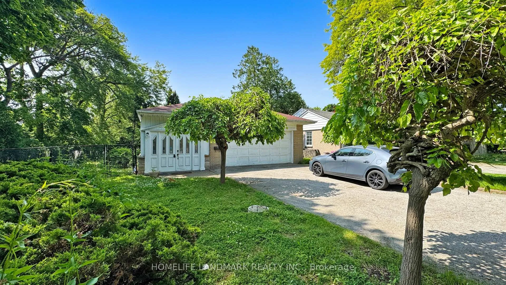 Photo 2 of 117 Arjay Crescent, North York, Bridle Path-Sunnybrook-York Mills — HOMEH