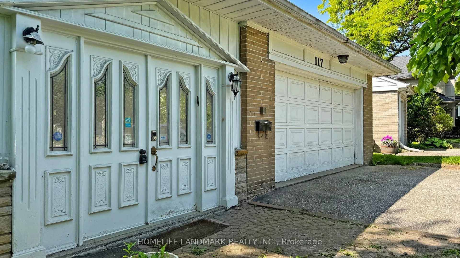 Photo 5 of 117 Arjay Crescent, North York, Bridle Path-Sunnybrook-York Mills — HOMEH