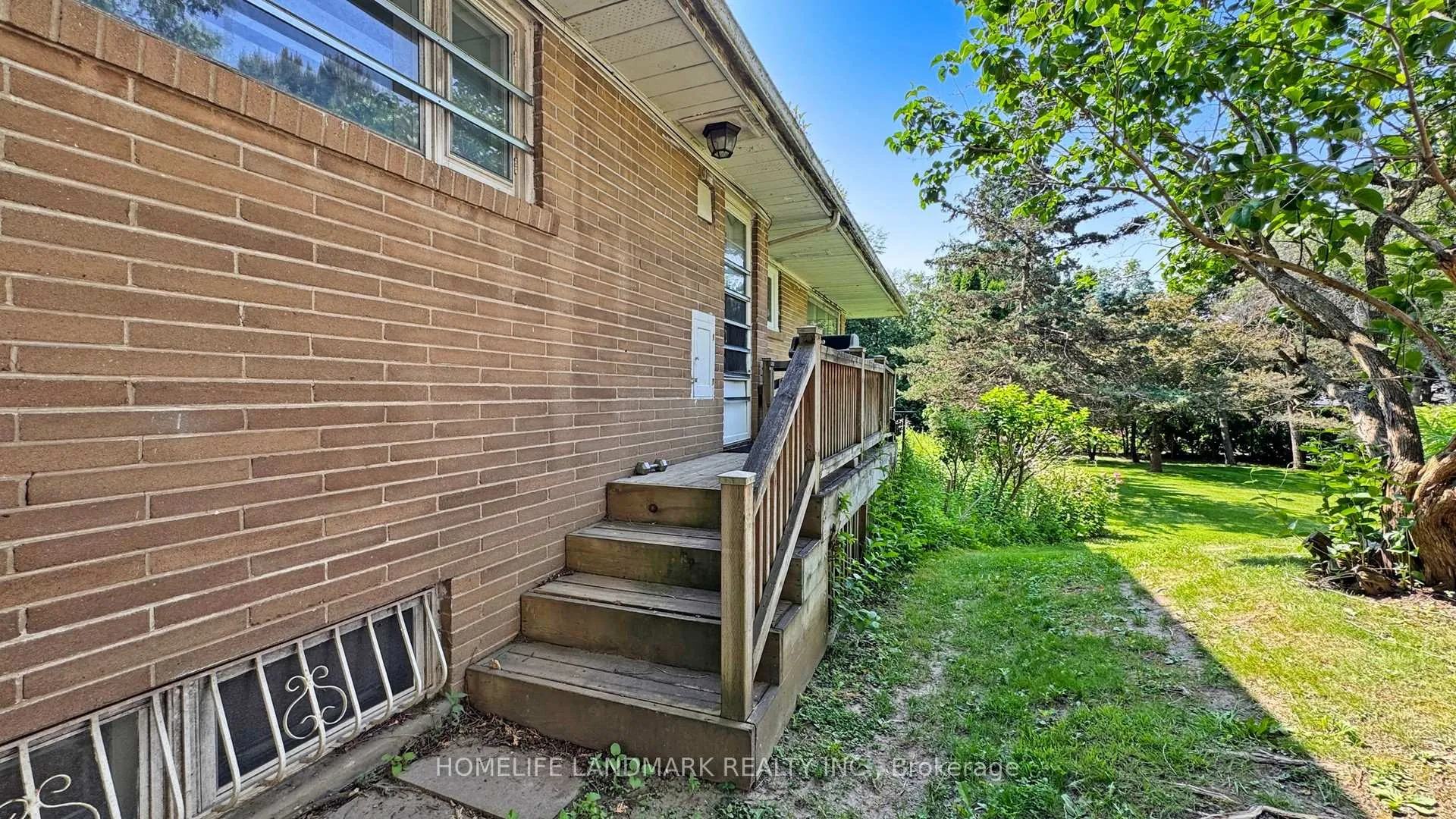 Photo 6 of 117 Arjay Crescent, North York, Bridle Path-Sunnybrook-York Mills — HOMEH