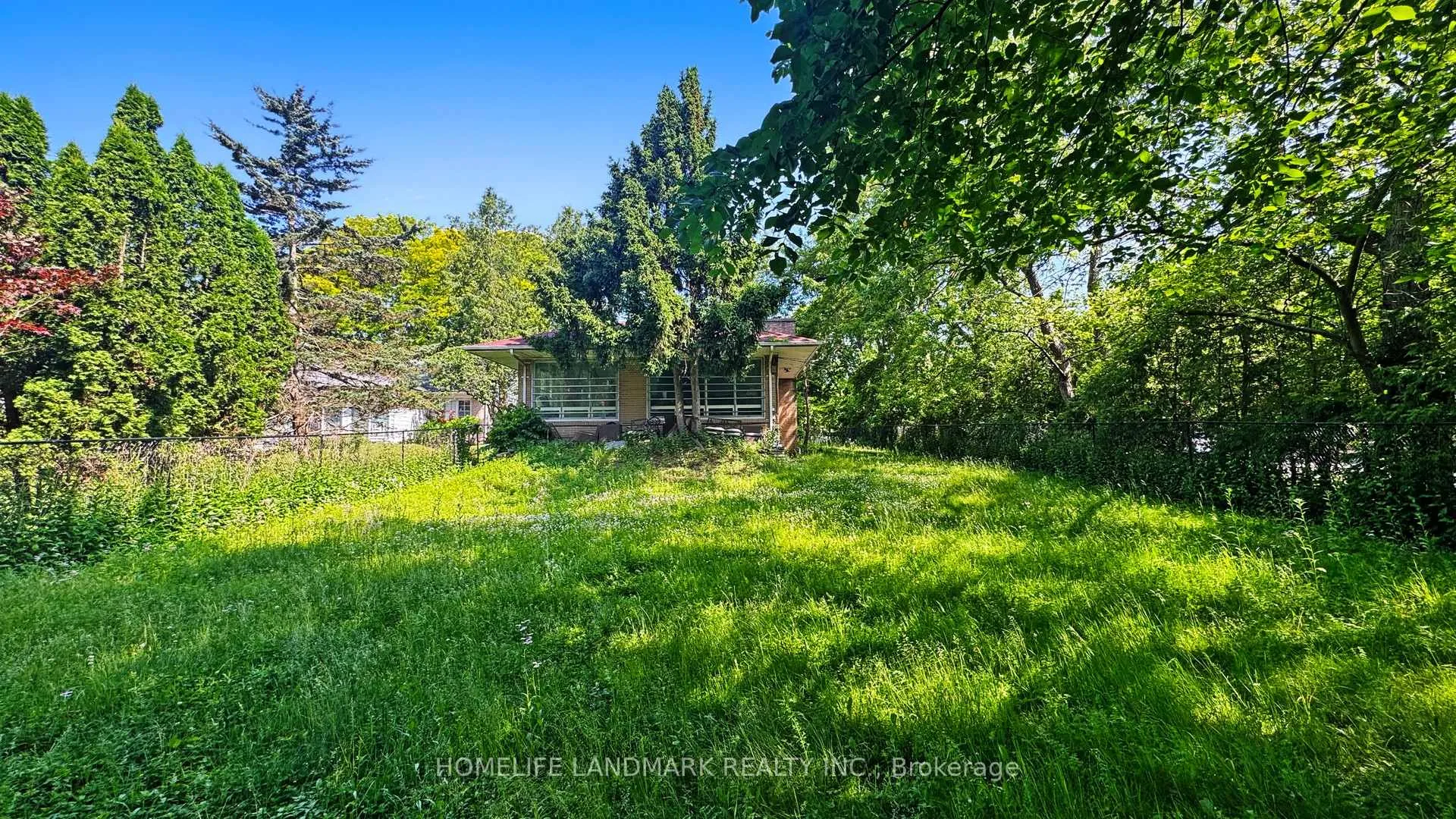 Photo 8 of 117 Arjay Crescent, North York, Bridle Path-Sunnybrook-York Mills — HOMEH